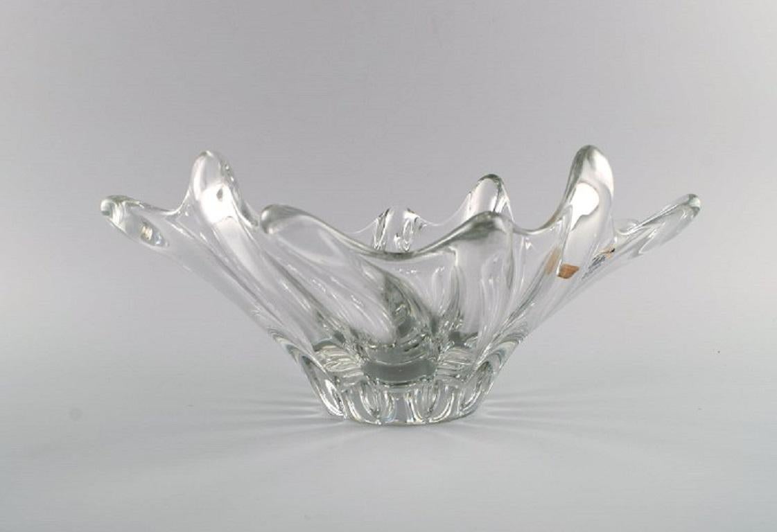 Muhr, Frankreich, große Schale aus klarem Mouth-Blown-Kunstglas mit wellenförmigem Rand, 1970er Jahre (Italienisch) im Angebot