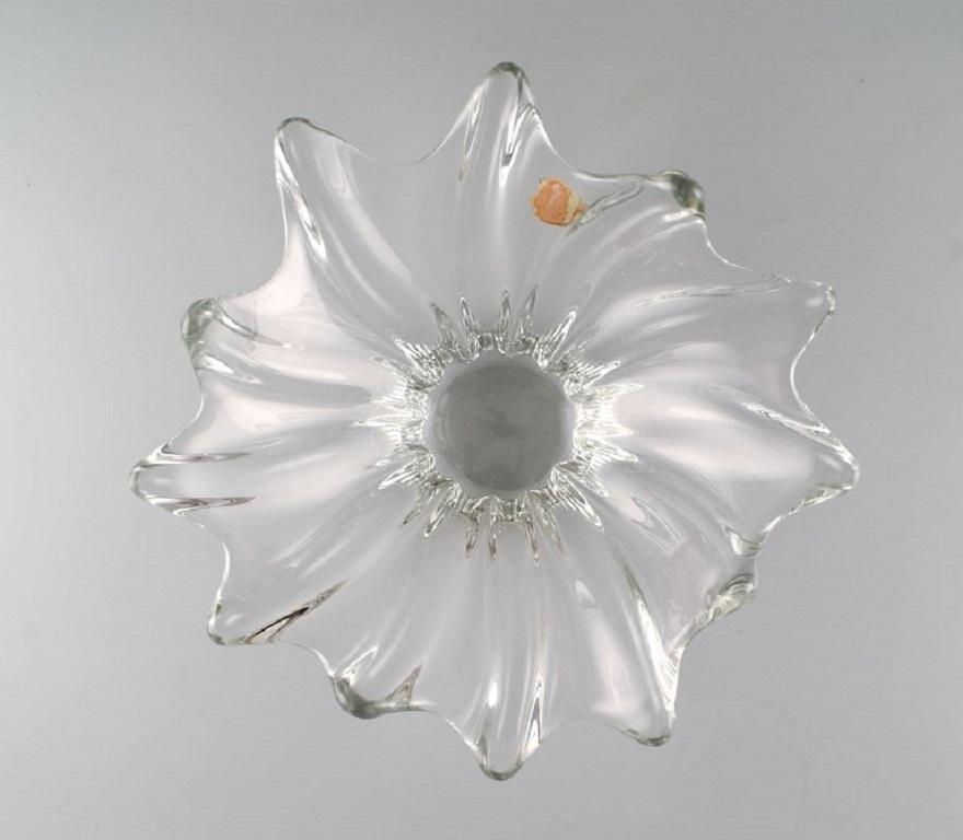 Muhr, Frankreich, große Schale aus klarem Mouth-Blown-Kunstglas mit wellenförmigem Rand, 1970er Jahre (Ende des 20. Jahrhunderts) im Angebot
