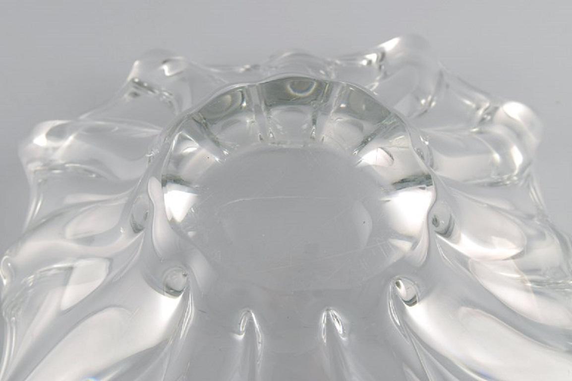 Muhr, Frankreich, große Schale aus klarem Mouth-Blown-Kunstglas mit wellenförmigem Rand, 1970er Jahre im Angebot 1