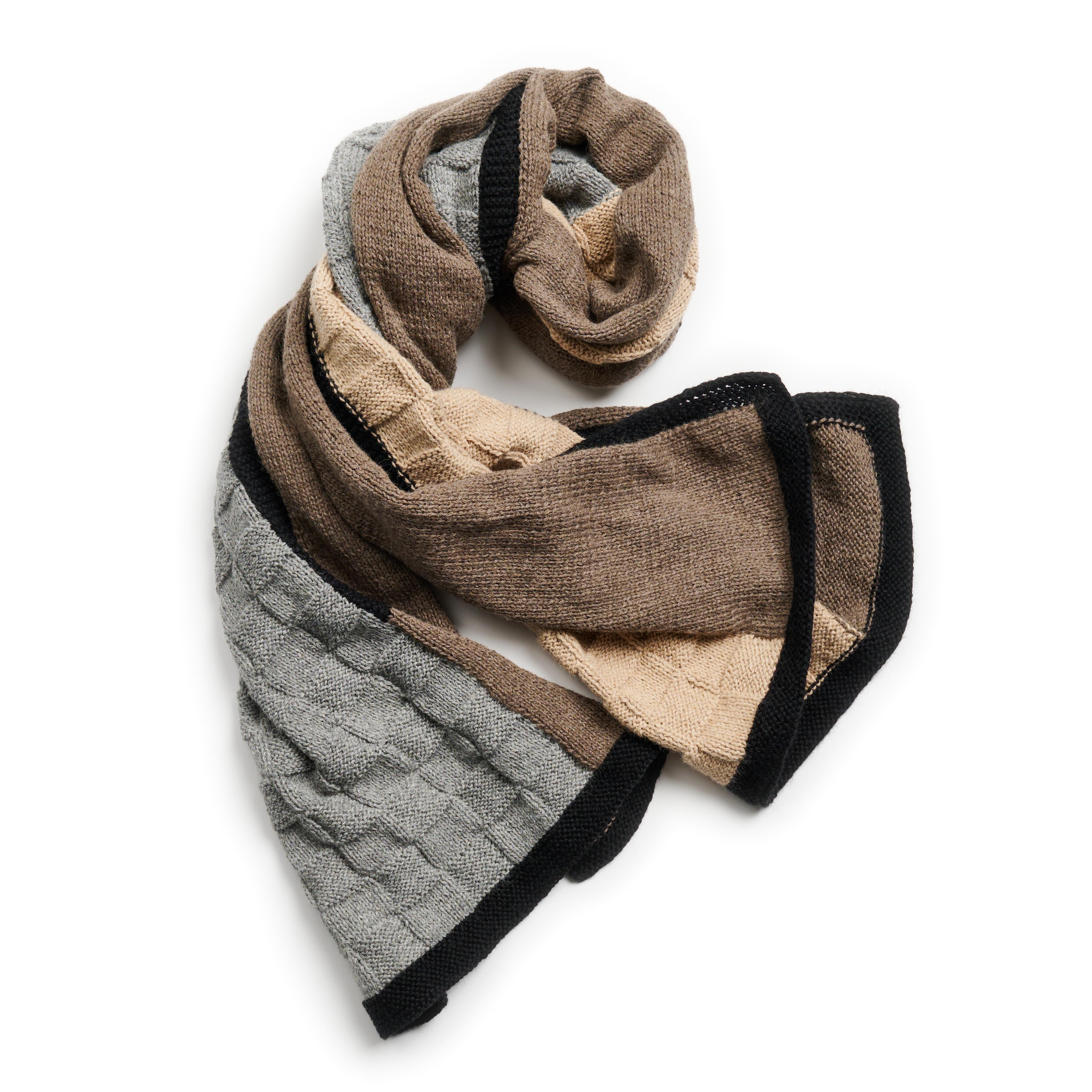 Sciarpa Muhu marrone grigio in pura alpaca lavorata a mano in Perù da donne artigiane in vendita 9