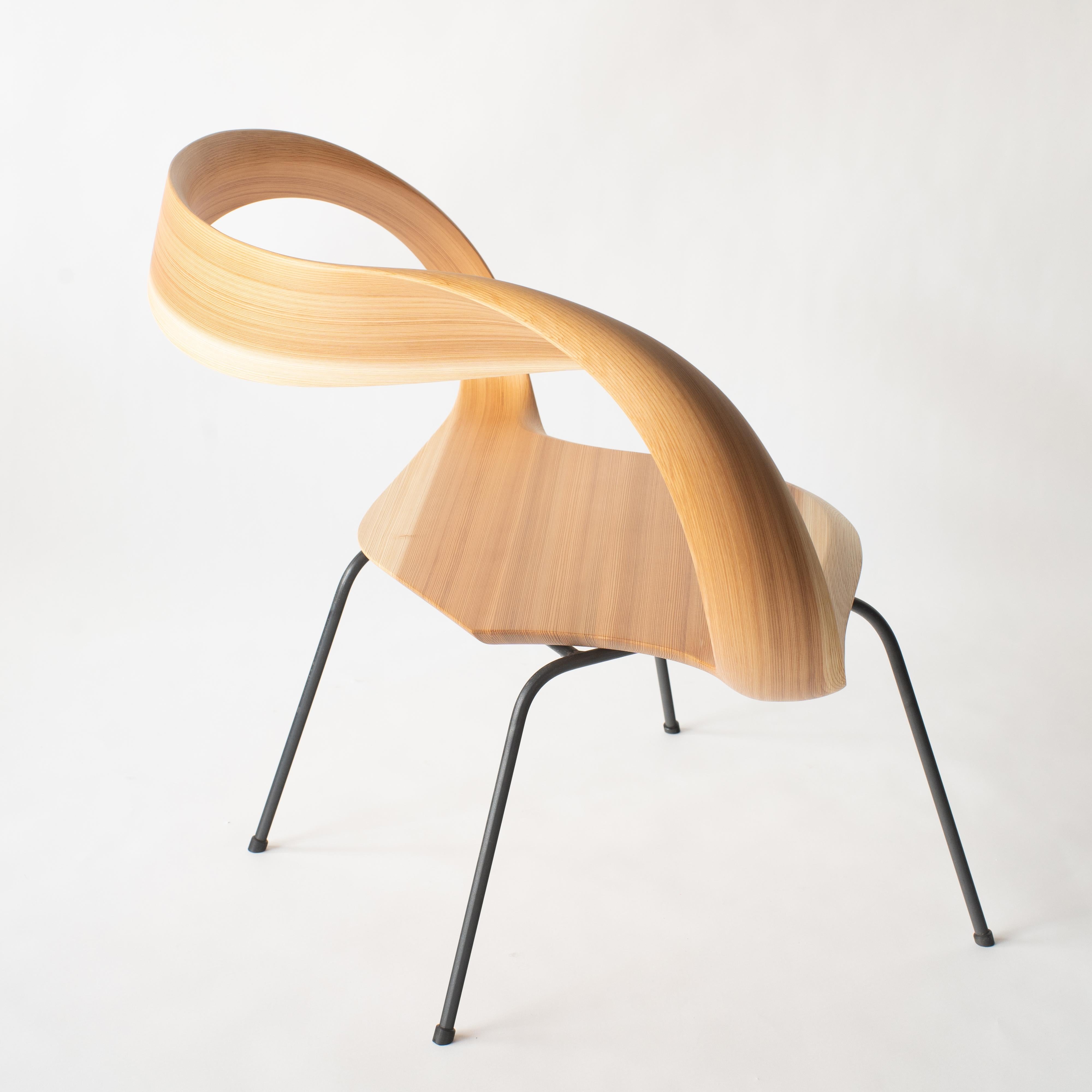 Japonais Muji 1 Seater Chair Chaise en bois courbé de style contemporain japonais en vente