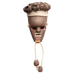 Máscara Mukinka de la  Tribu Salampasu, RD del Congo, mediados del siglo XX
