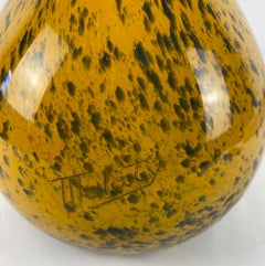 Vase à tige en verre d'art Mulaty, or jaune et noir moucheté