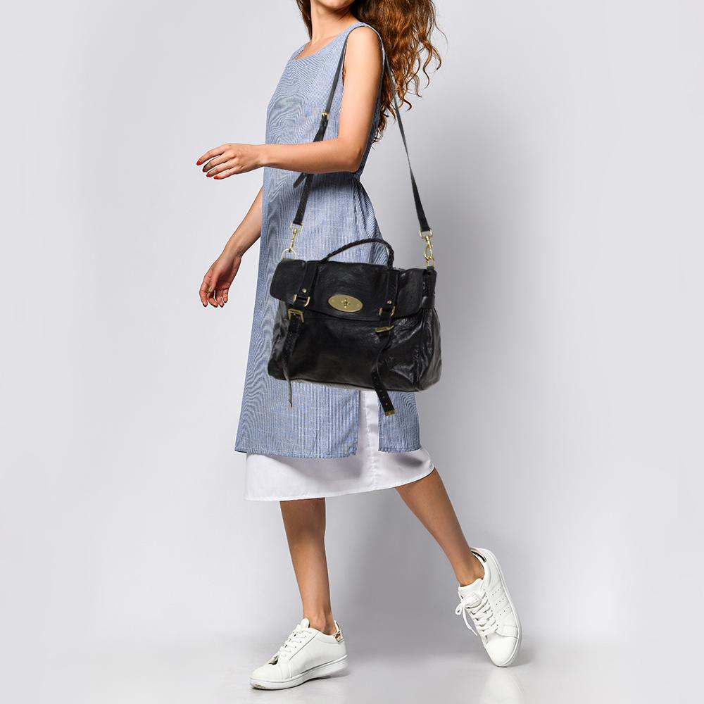 Mulberry brings you this handy bag that will dutifully support you wherever you go. It has been crafted from leather in black and equipped with a twist lock on the flap that secures a spacious fabric interior capable of holding all your necessities.
