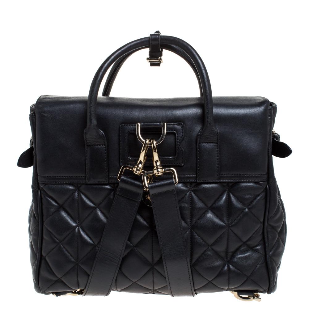This stylish bag from Mulberry is from the Cara Delevingne collection. Versatile in design, it comes with dual rolled handles and removable shoulder straps. Crafted from black quilted leather, the front flap is secured by a twist lock. The interior