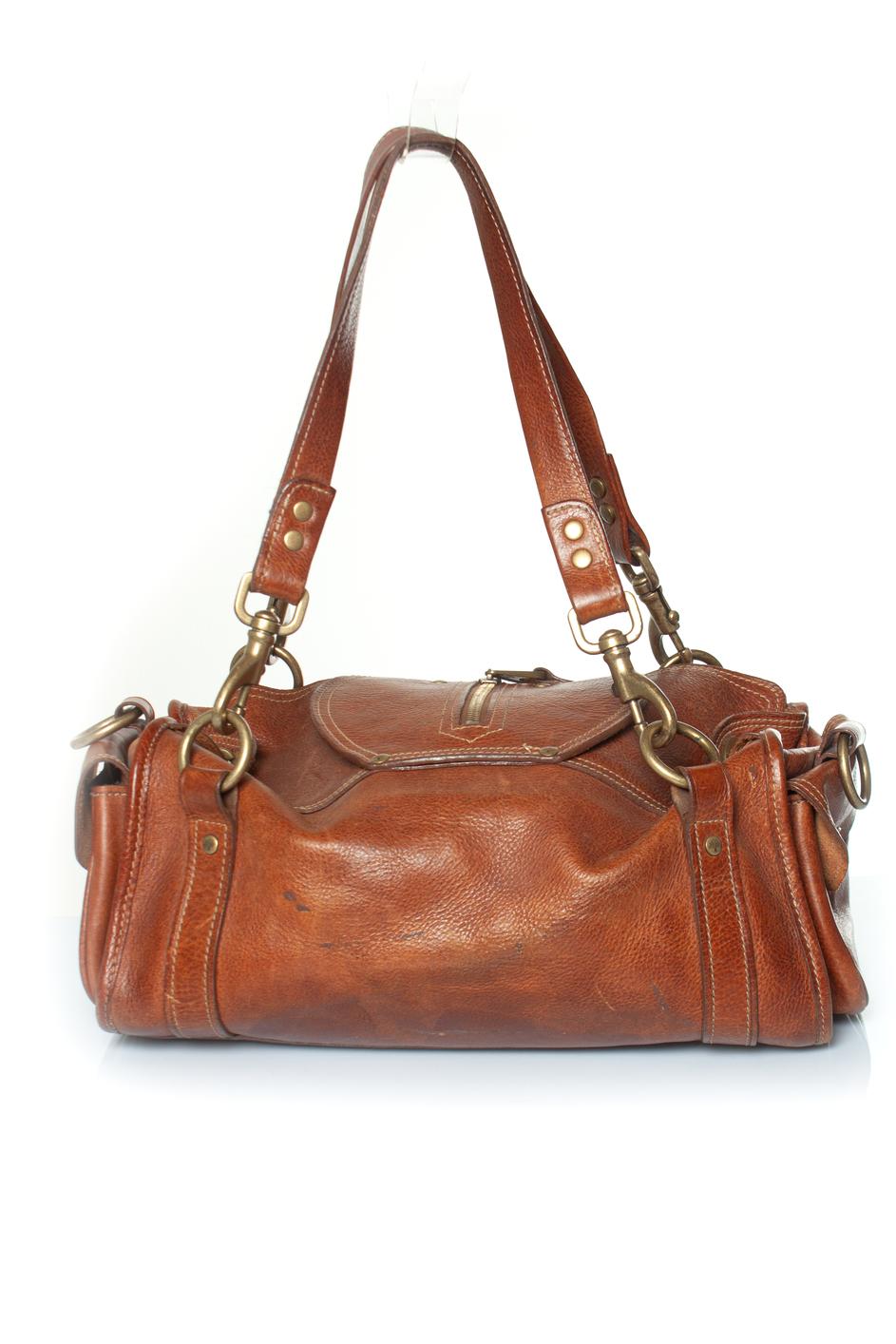 Mulberry, Brown leather Alana shoulder bag. The item has signs of wear all over. Pen stripes on the interior.

CONDITION: signs of wear

SIZE: one size

MEASUREMENTS: height 15 cm, width 29 cm, depth 11 cm, height handle 22 cm

MATERIAL: