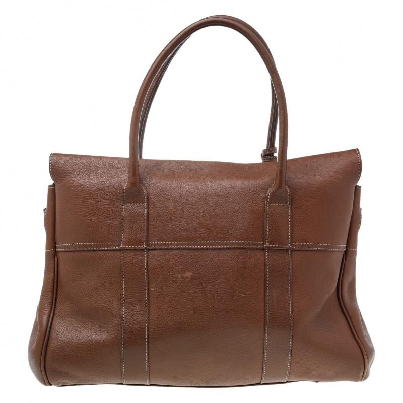 This celebrity-coveted Bayswater handbag by Mulberry is timeless. This version is crafted from leather that features the well-known Postman’s lock closure in gold-tone hardware, leather handles, and a spacious leather-lined interior that features a