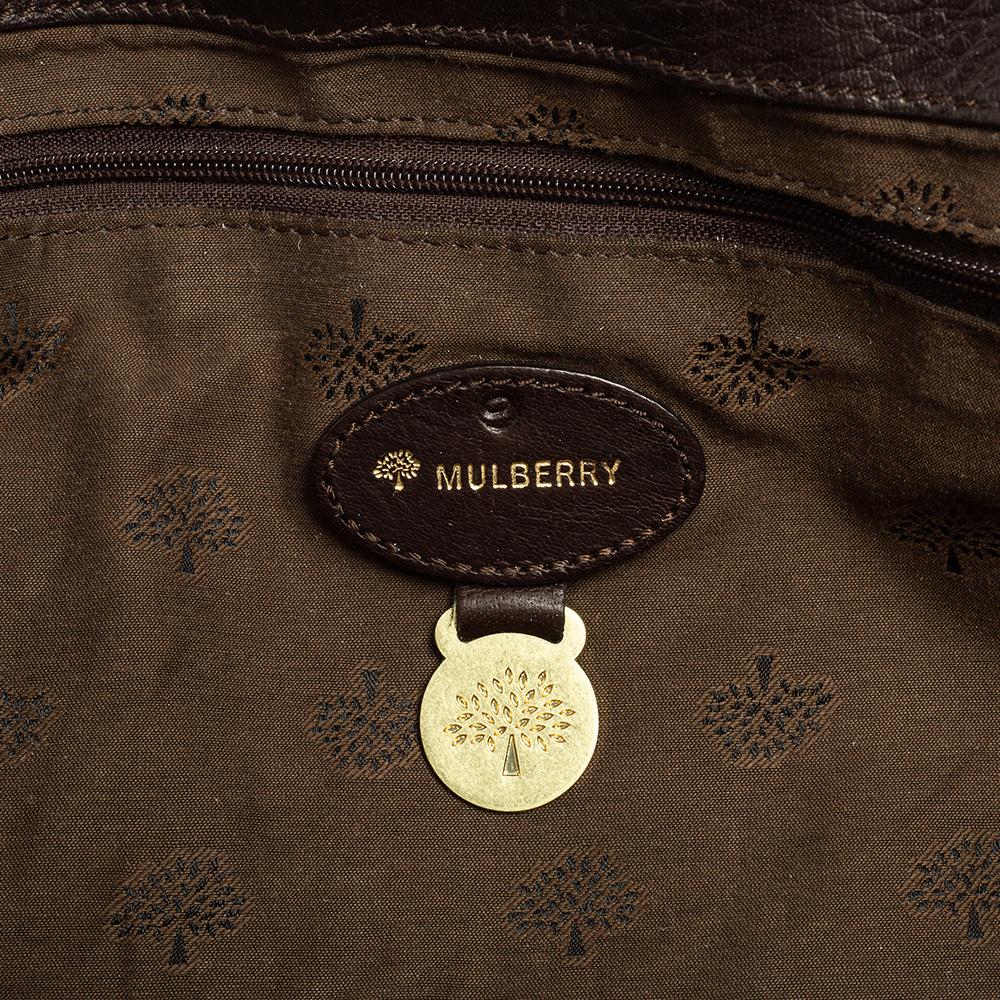 Mulberry's Alexa bag promises style and function wherever you go. It has been crafted from leather in dark brown and equipped with a twist lock on the flap, front buckled accents, and a spacious fabric interior capable of holding all your