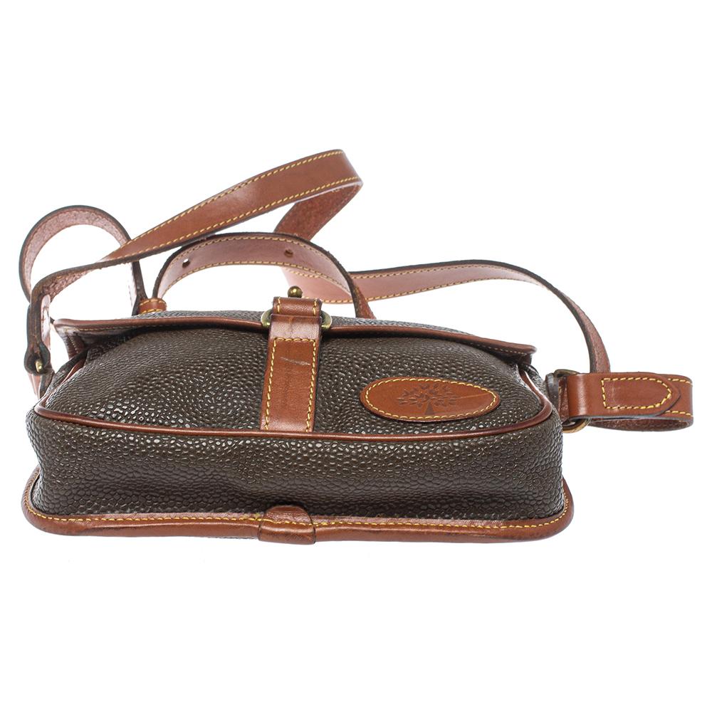Mulberry Dunkelbraun strukturiertes Leder Vintage Klappe Crossbody Tasche im Zustand „Relativ gut“ in Dubai, Al Qouz 2