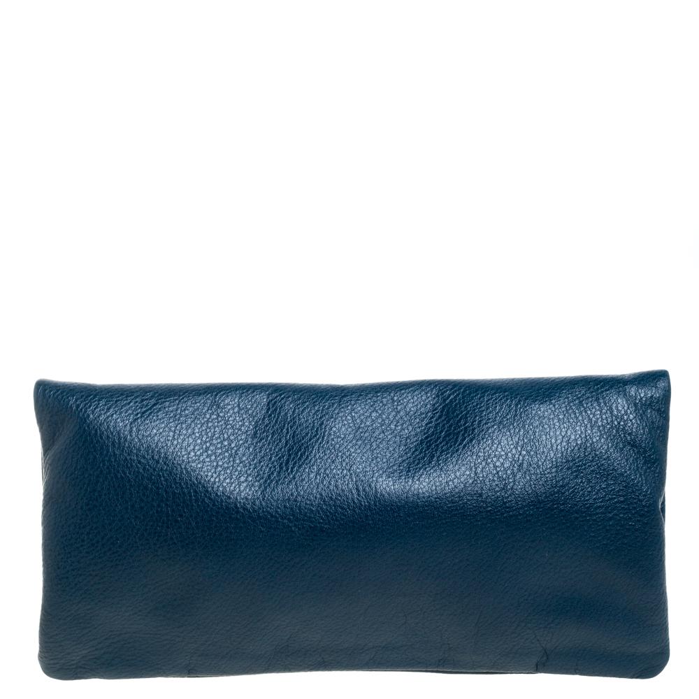 Mulberry brings you this gorgeous clutch that has been crafted from leather and styled as a fold-over design. It carries a dark teal shade with a well-sized fabric interior and the logo detail on the front. The clutch is complete with a wrist