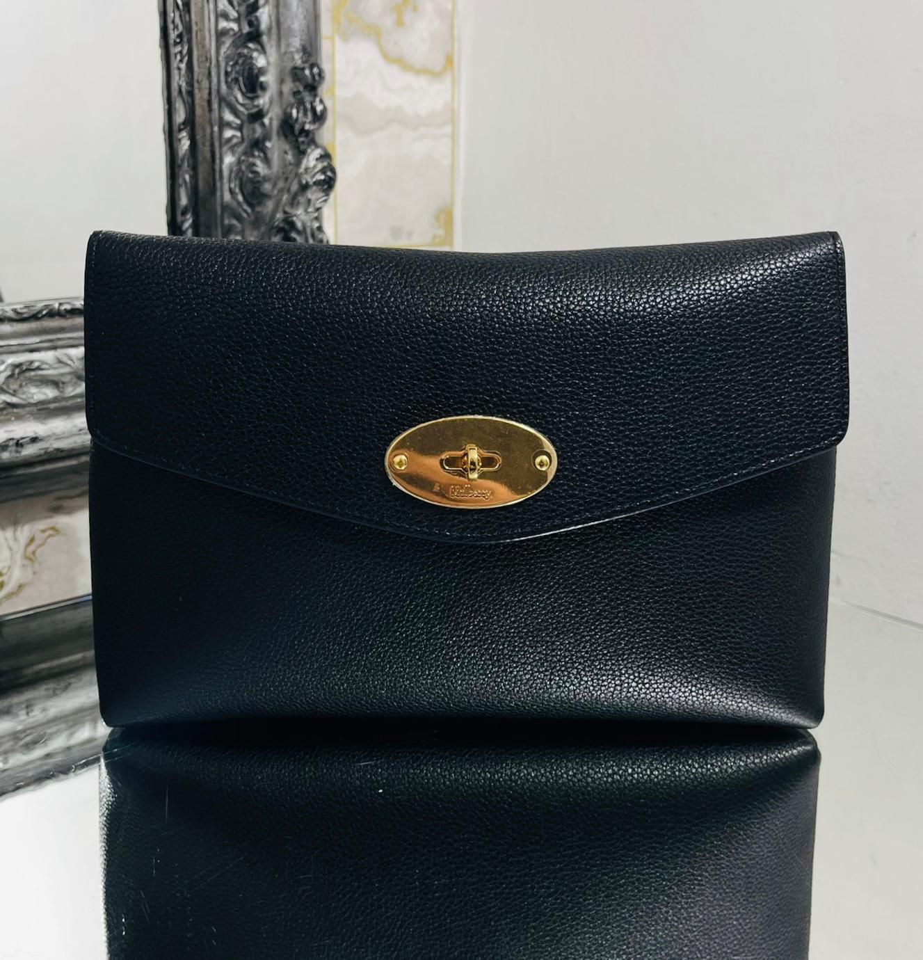 Mulberry Darley Leather Cosmetic Pouch

Black pouch crafted from the signature small classic grain leather.

Detailed with flap, iconic gold Postman's lock closure and leather interior.

Size – Height 17cm, Width 36cm, Depth 9cm

Condition – Very