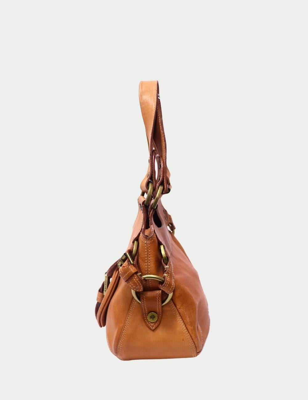 Mulberry Vintage Tan Leather Shoulder Bag with Buckle Detail

Discover timeless British craftsmanship with this Mulberry vintage leather shoulder bag, designed in a rich tan hue that grows more beautiful with age. Crafted from premium grained