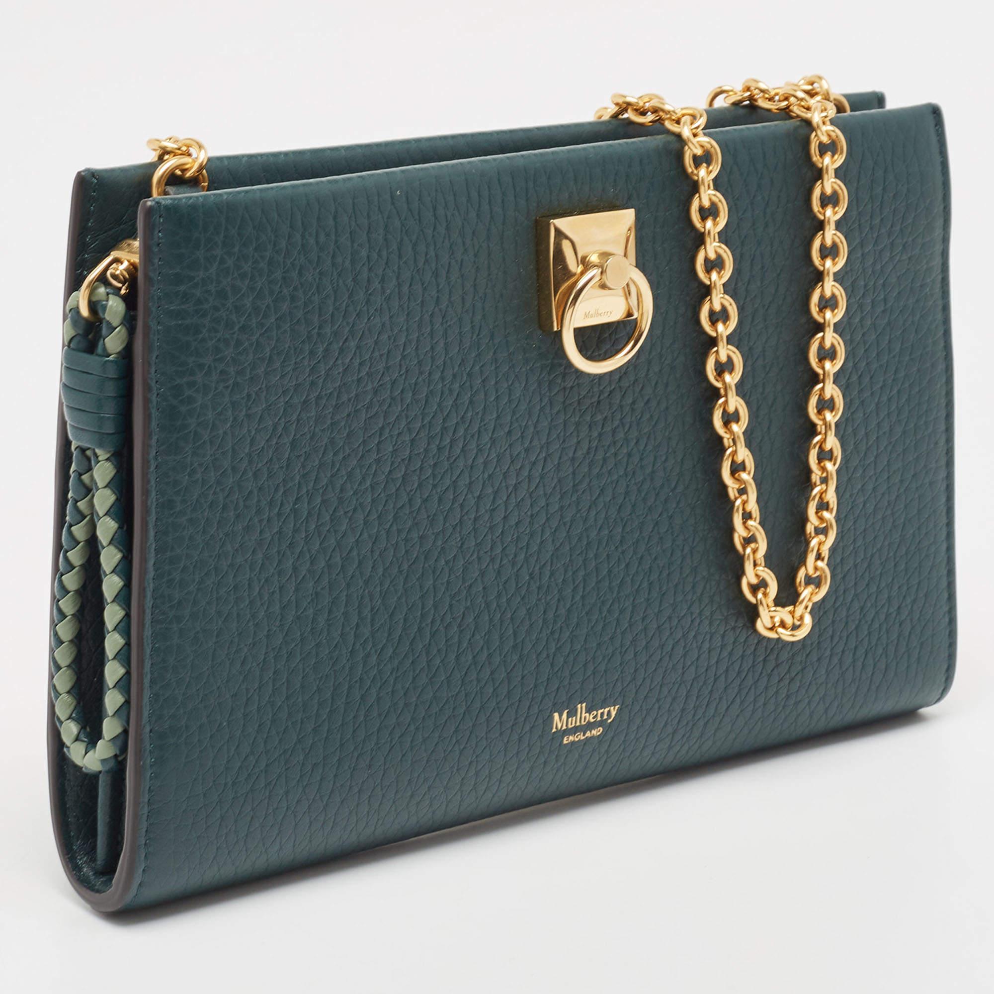 This Mulberry wallet on chain is conveniently designed for easy wear. It comes with a well-spaced interior for you to arrange your cards and cash neatly. This stylish piece is complete with a chain link.

Includes: Original Dustbag, Info Booklet,