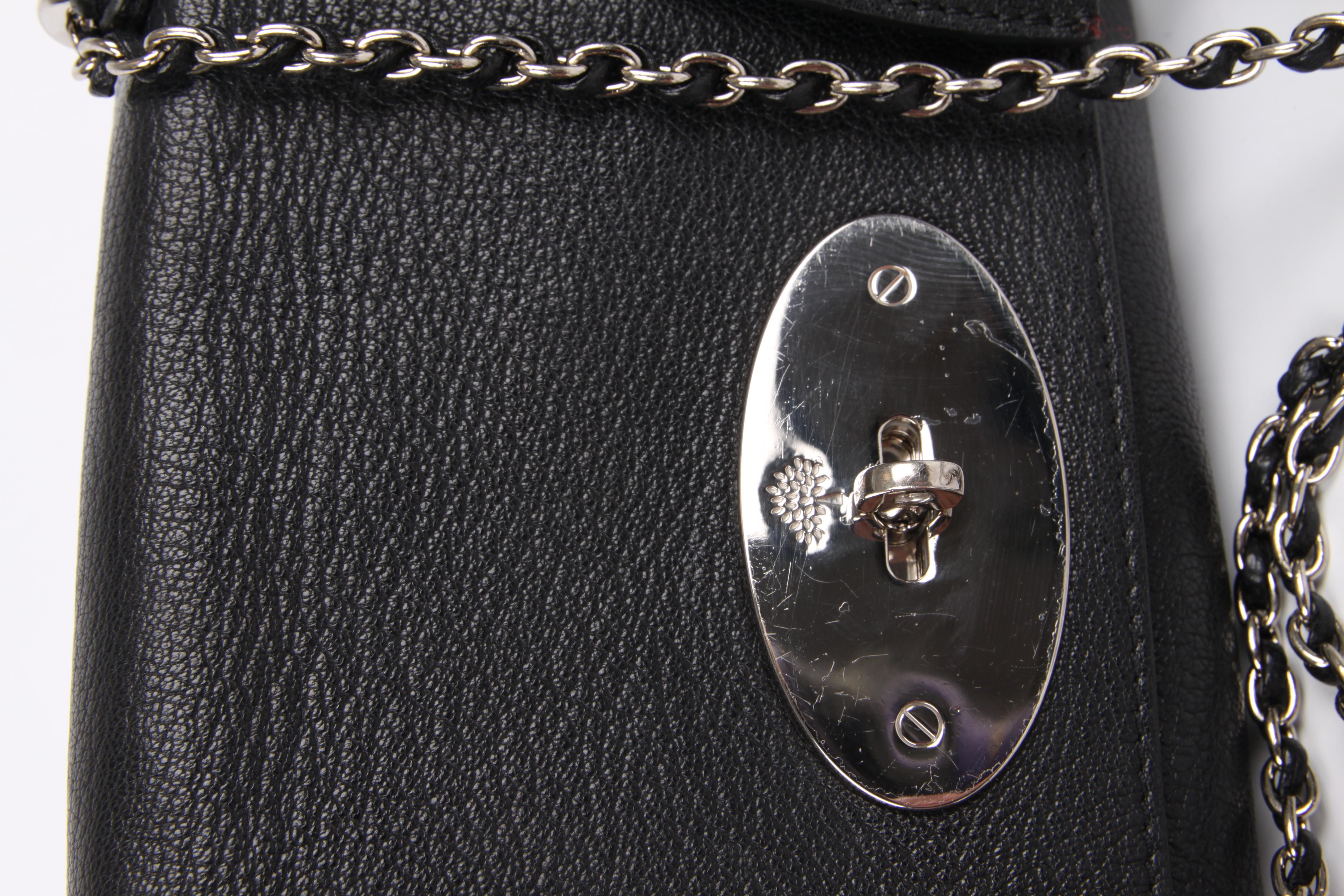Lily is a stylish bag by Mulberry, elegant and timeless.

Crafted from black 'grained' leather with silver-tone hardware. Front closure is of course embellished with the wel-known Mulberry tree. A clochette with lock is hanging down from the