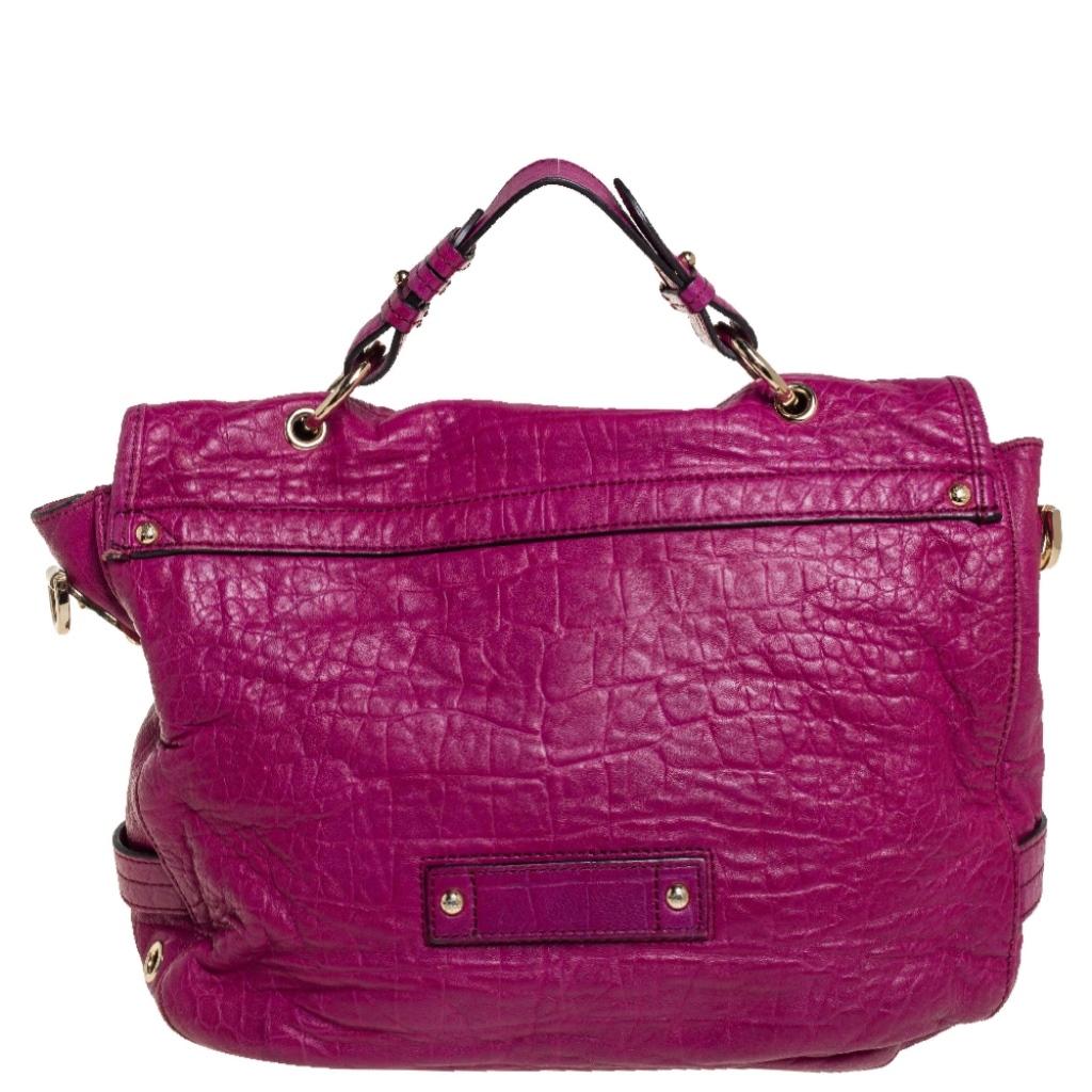 Fetch a classy look with this impeccable construction from the house of Mulberry. Crafted in purple croc-embossed leather, the 'Tillie' satchel showcases a brilliant play of gold-tone hardware. With a belted top handle and an adjustable shoulder