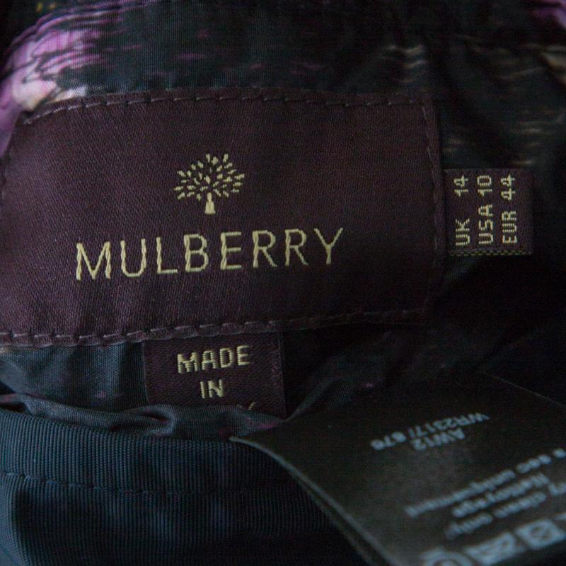 Mulberry Marineblaue gesteppte Jacke mit Reißverschluss vorne mit Kapuze, L im Zustand „Hervorragend“ im Angebot in Dubai, Al Qouz 2