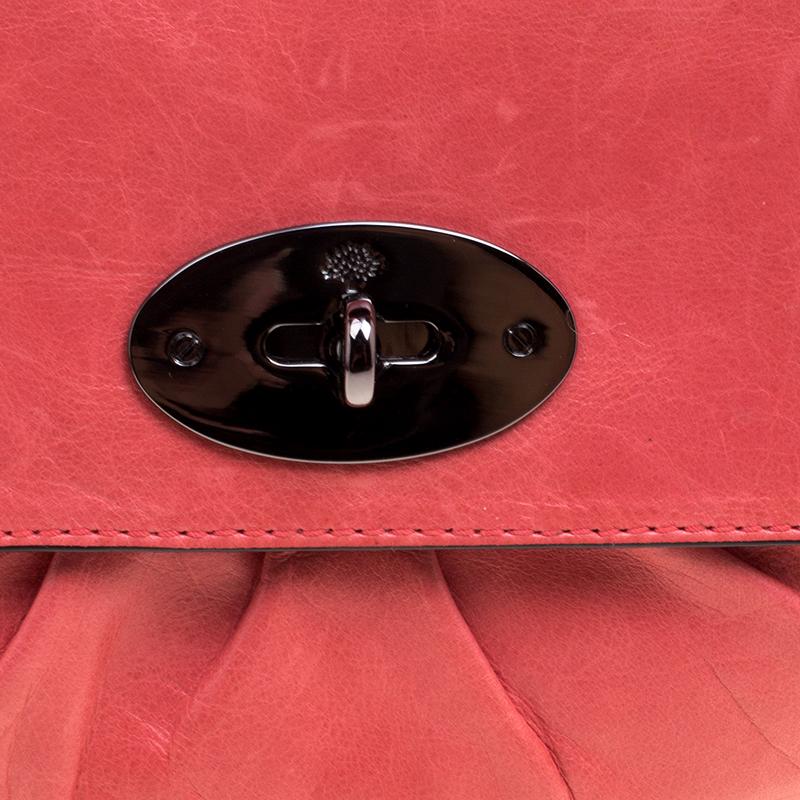 Mulberry Pink Pleated Leather Joelle Pochette In Good Condition In Dubai, Al Qouz 2