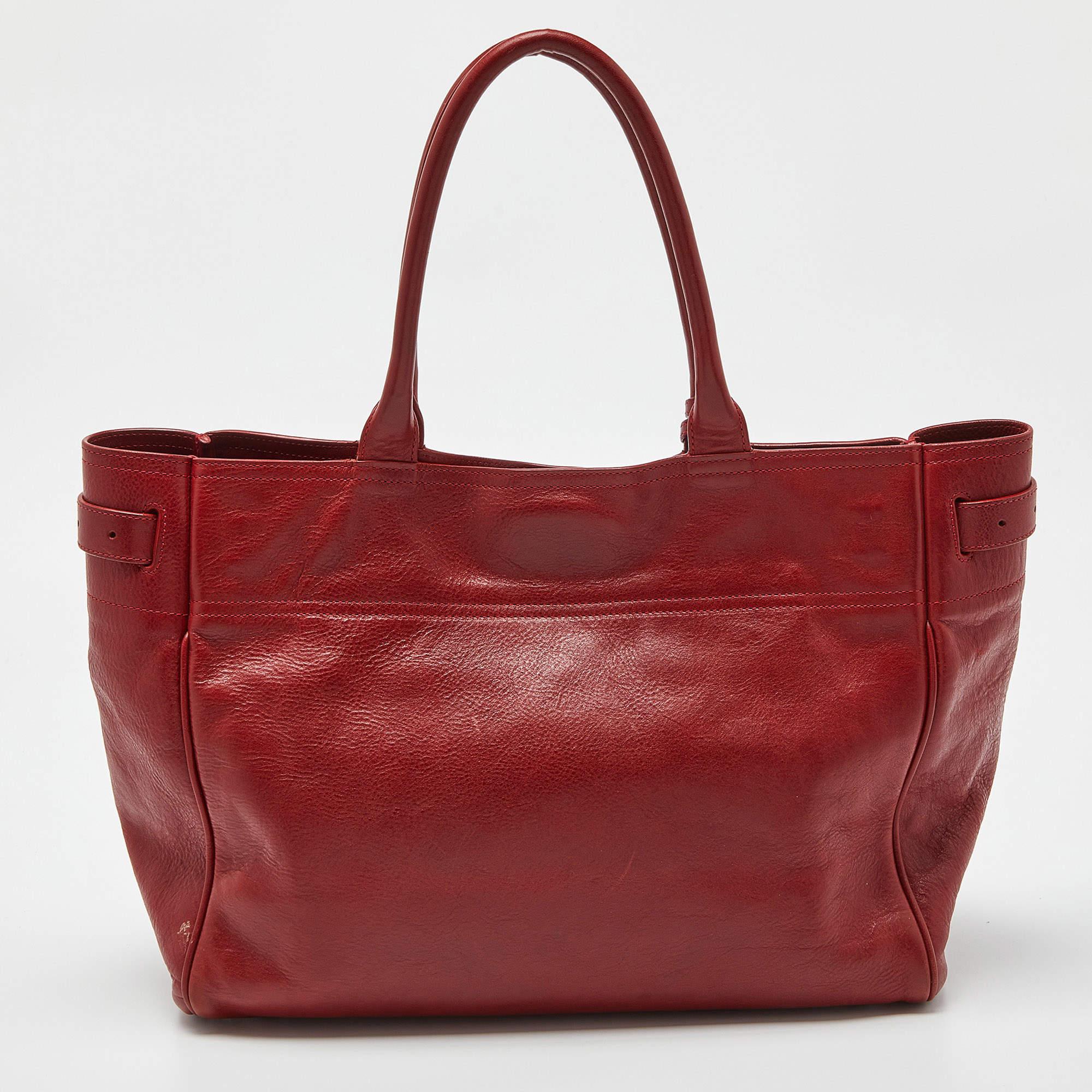 The Bayswater is one of the most well-known collections from Mulberry, so it's fair to say that this satchel is worth the buy. Crafted from red Leather leather, the bag is equipped with two handles and a turn lock on the flap securing a capacious