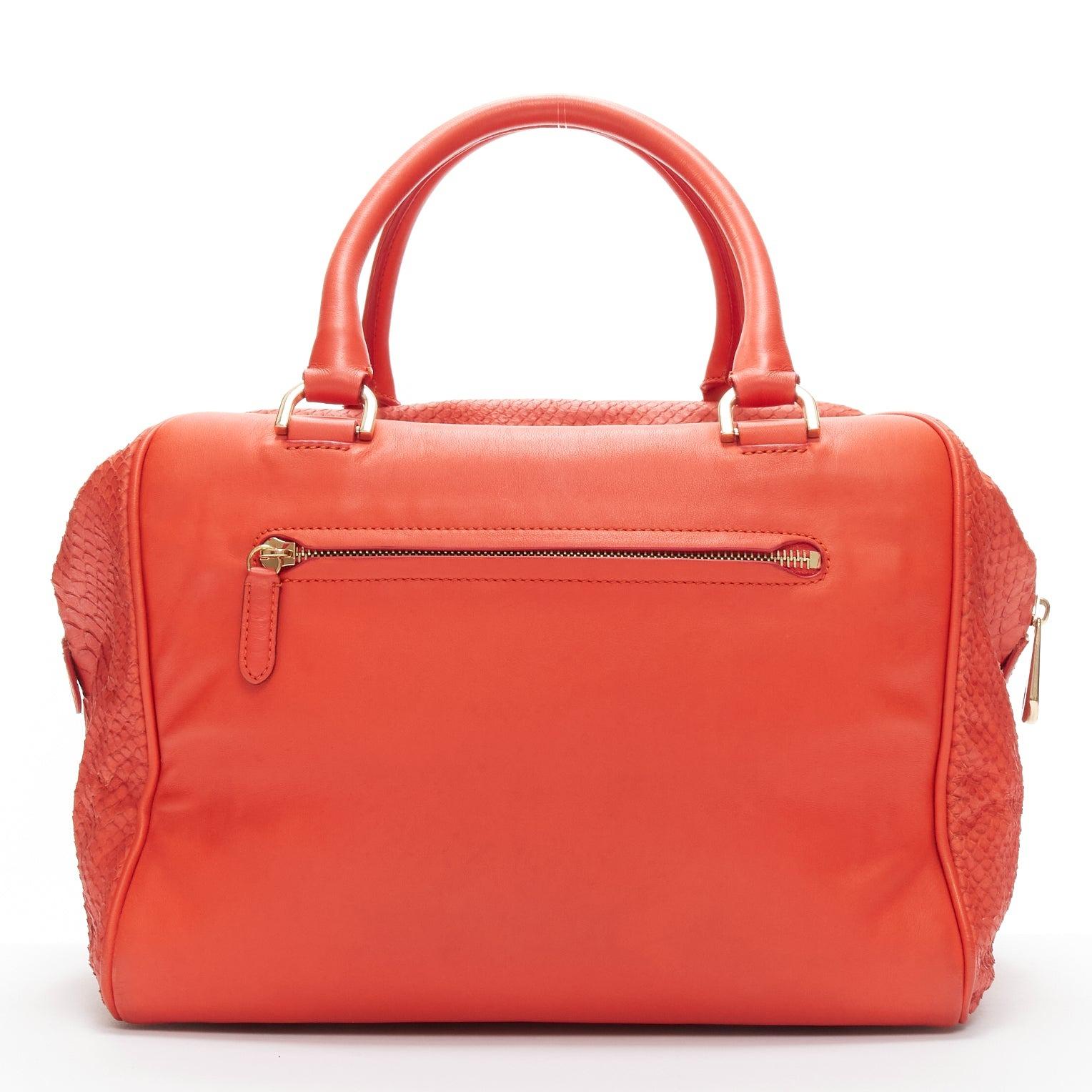 MULBERRY Shadow Maisie Clipper Rote geprägte Reisetasche aus Leder mit geprägtem Lederbezug Damen im Angebot