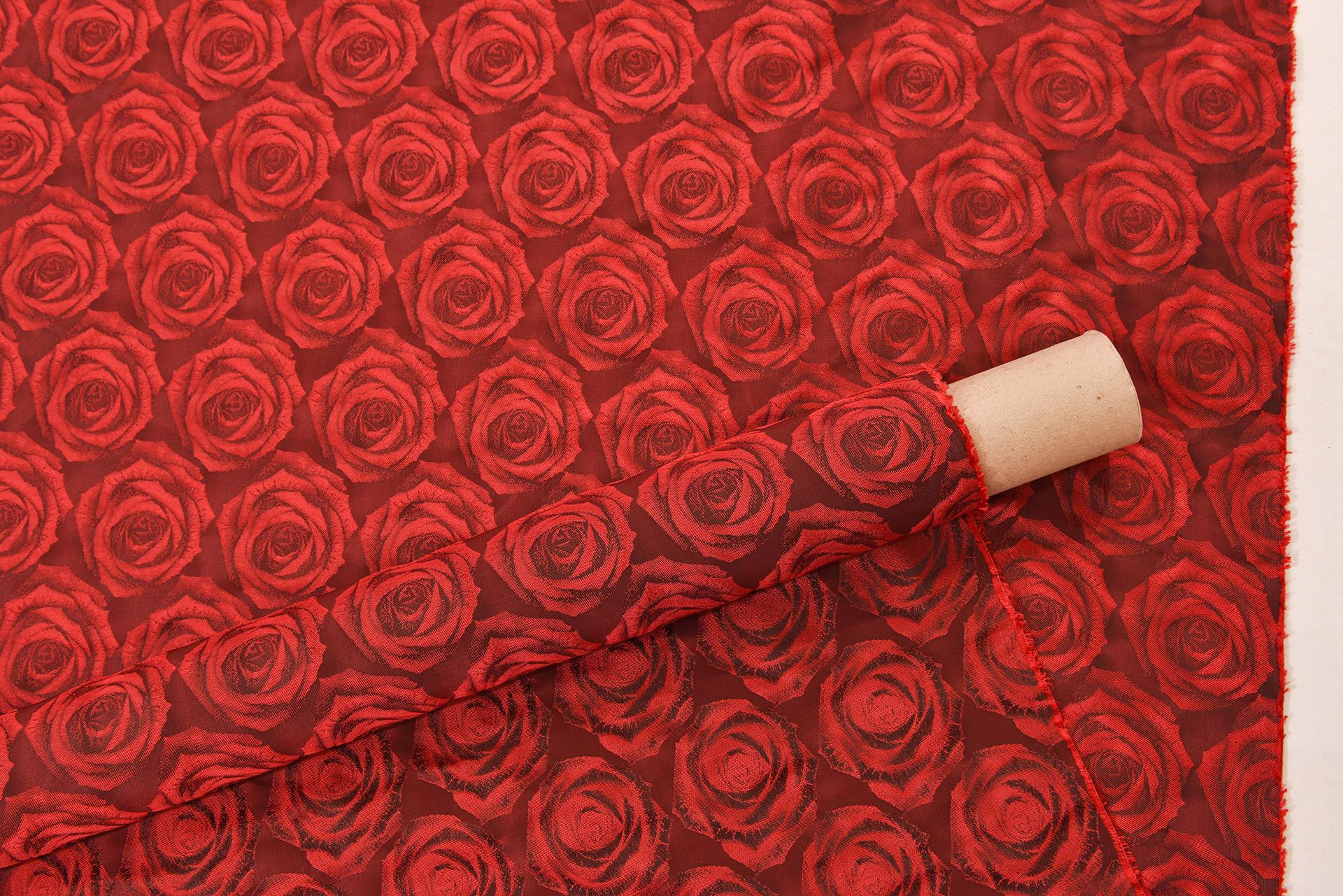 Mulberry Silk with Red Roses Drapery Fabric In Excellent Condition For Sale In Alessandria, Piemonte