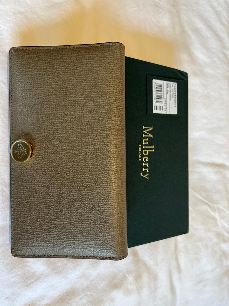 A Mulberry Tree Long Wallet in clay cross grain leather, original box, Mulberry product card, 

Condition: excellent, unused, as new, 

Box - one corner creased