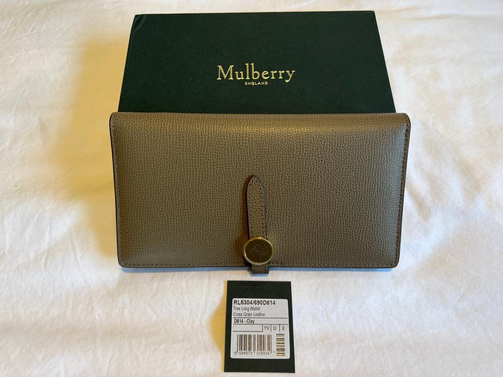 XXI secolo e contemporaneo Portafoglio lungo Mulberry Tree in pelle incrociata di argilla, scatola originale, inutilizzato in vendita