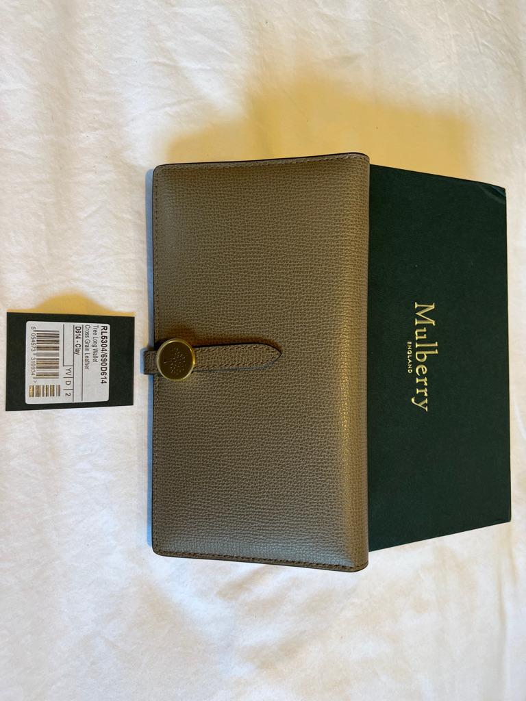 Modern Mulberry Tree Long Wallet in Clay Cross Grain Leather, Original Box, Unused For Sale