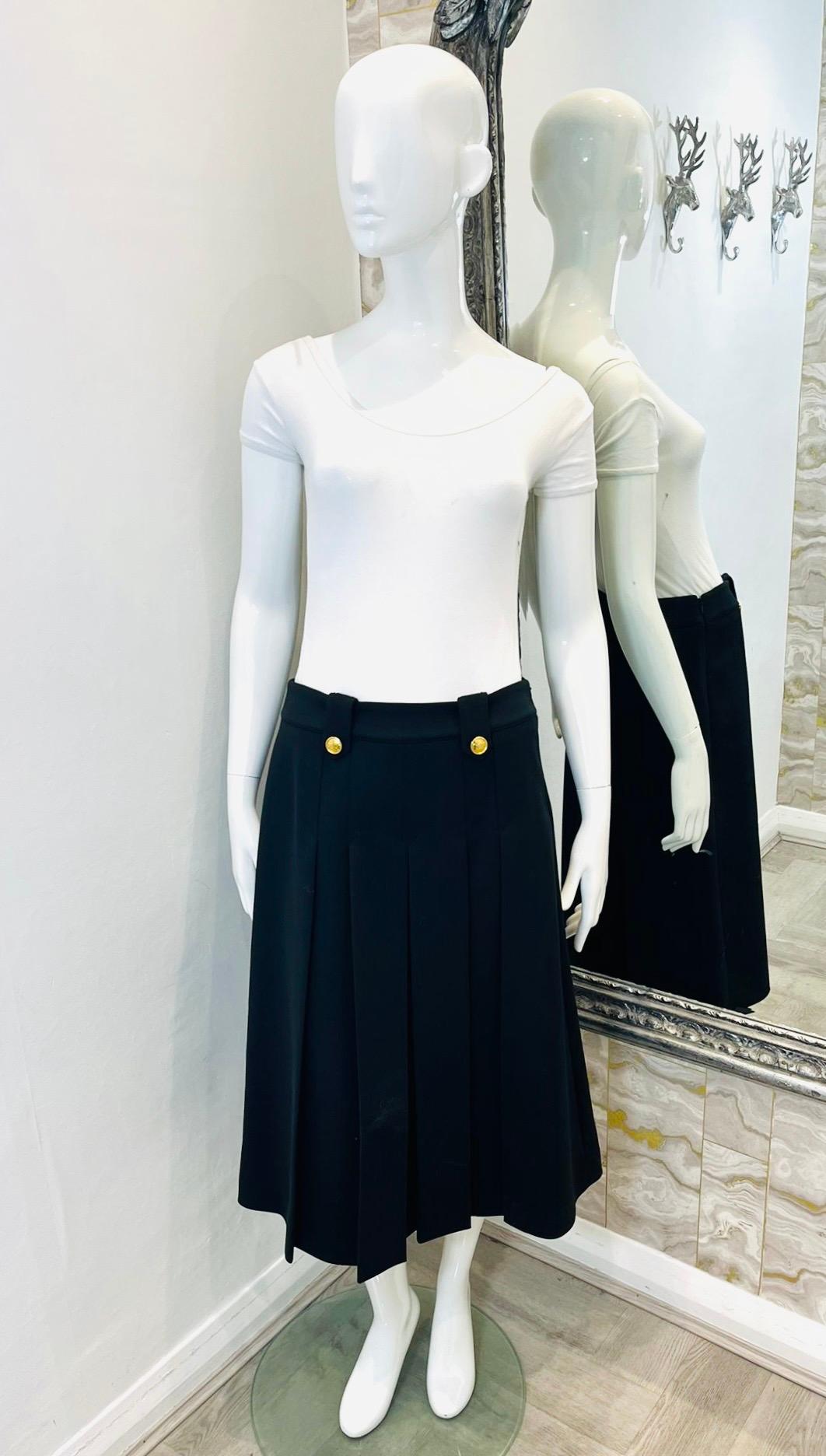 Brand New - Mulberry Virgin Wool Blend Pleated Skirt

Black, midi skirt designed with pleat detailing.

Styled with gold decorative button accent to the front belt loops.

Featuring A-Line silhouette and concealed zip fastening to rear.

Size –