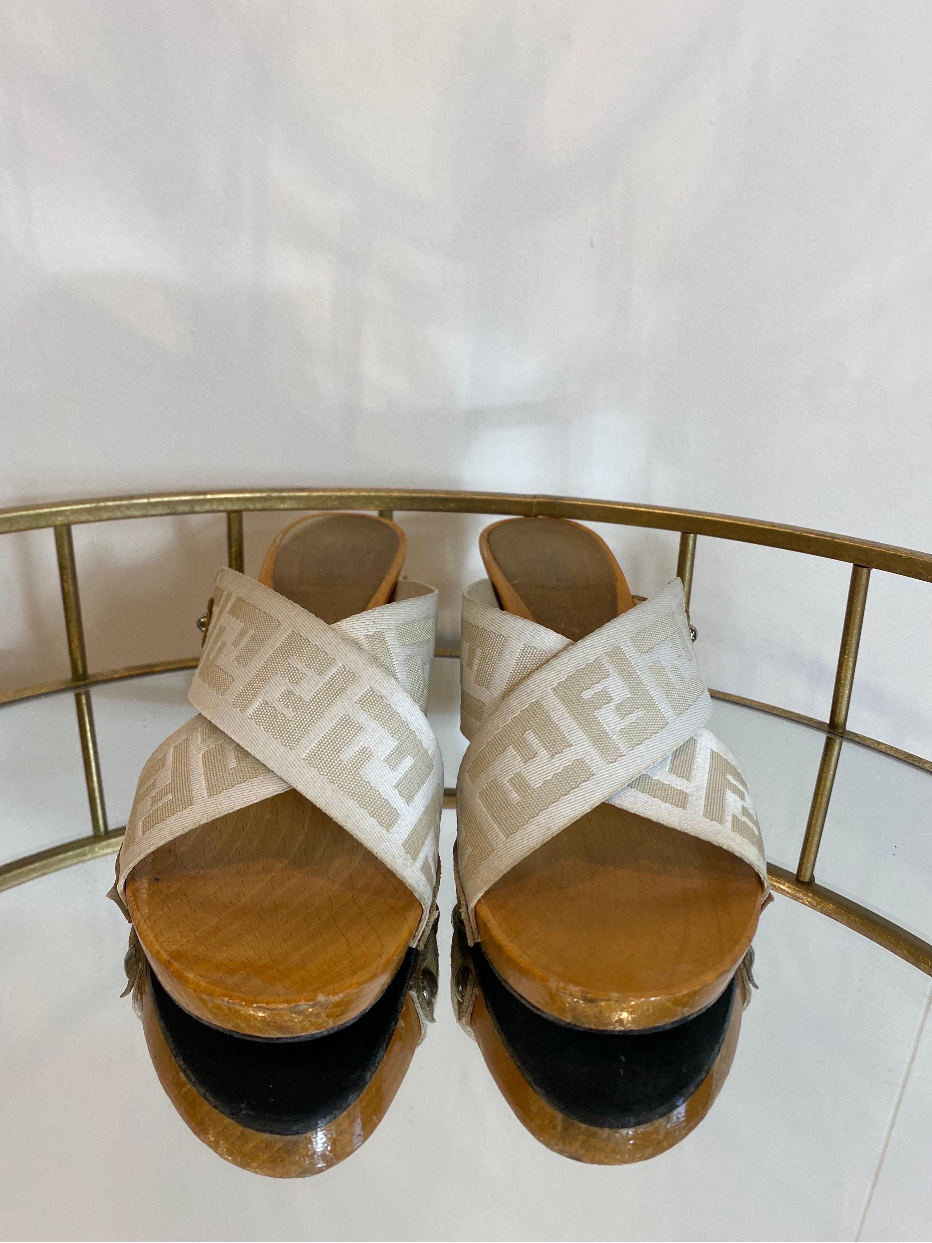 Mules Fendi con logo Marrón en venta