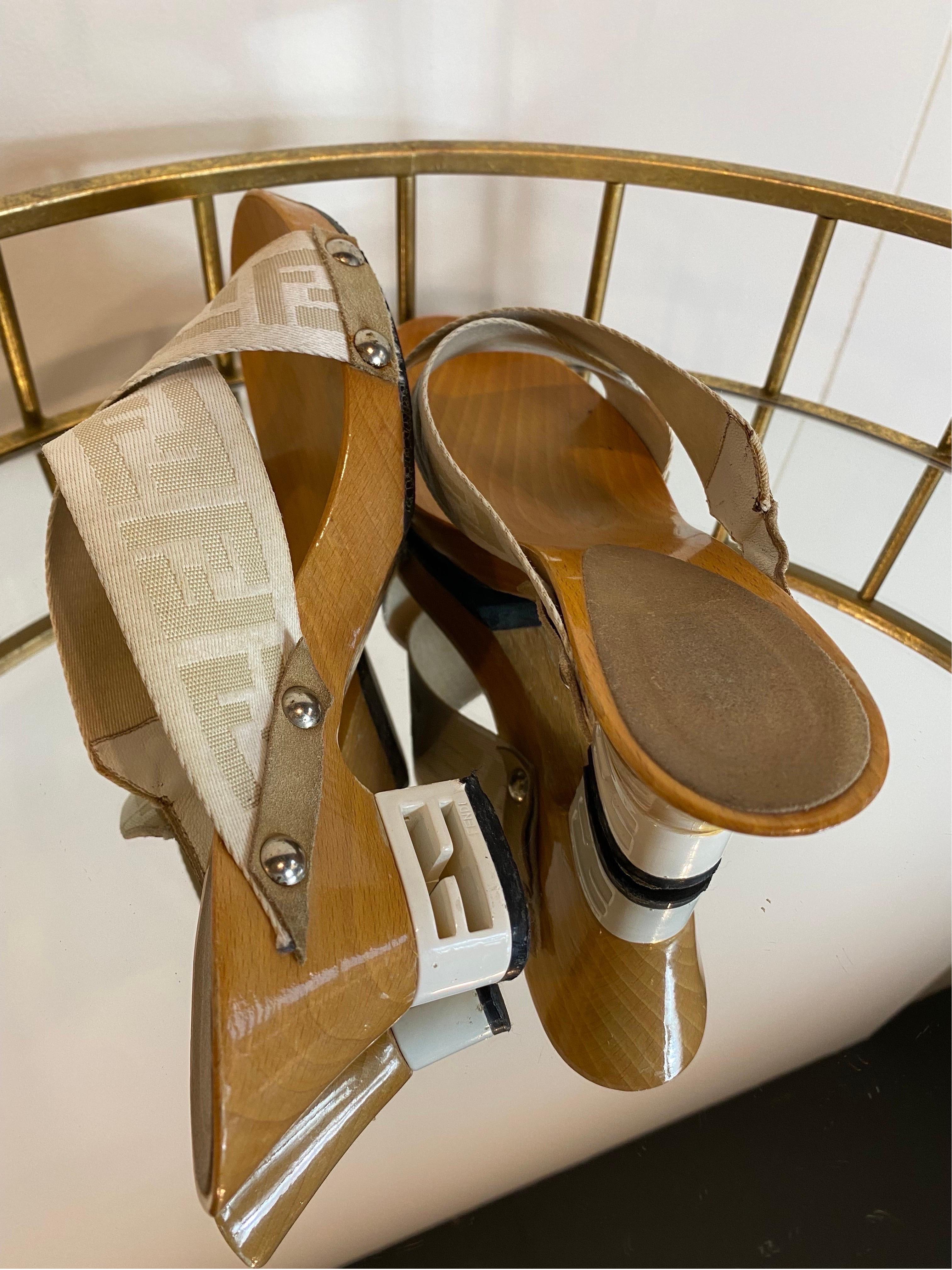 Femenino o masculino Mules Fendi con logo en venta