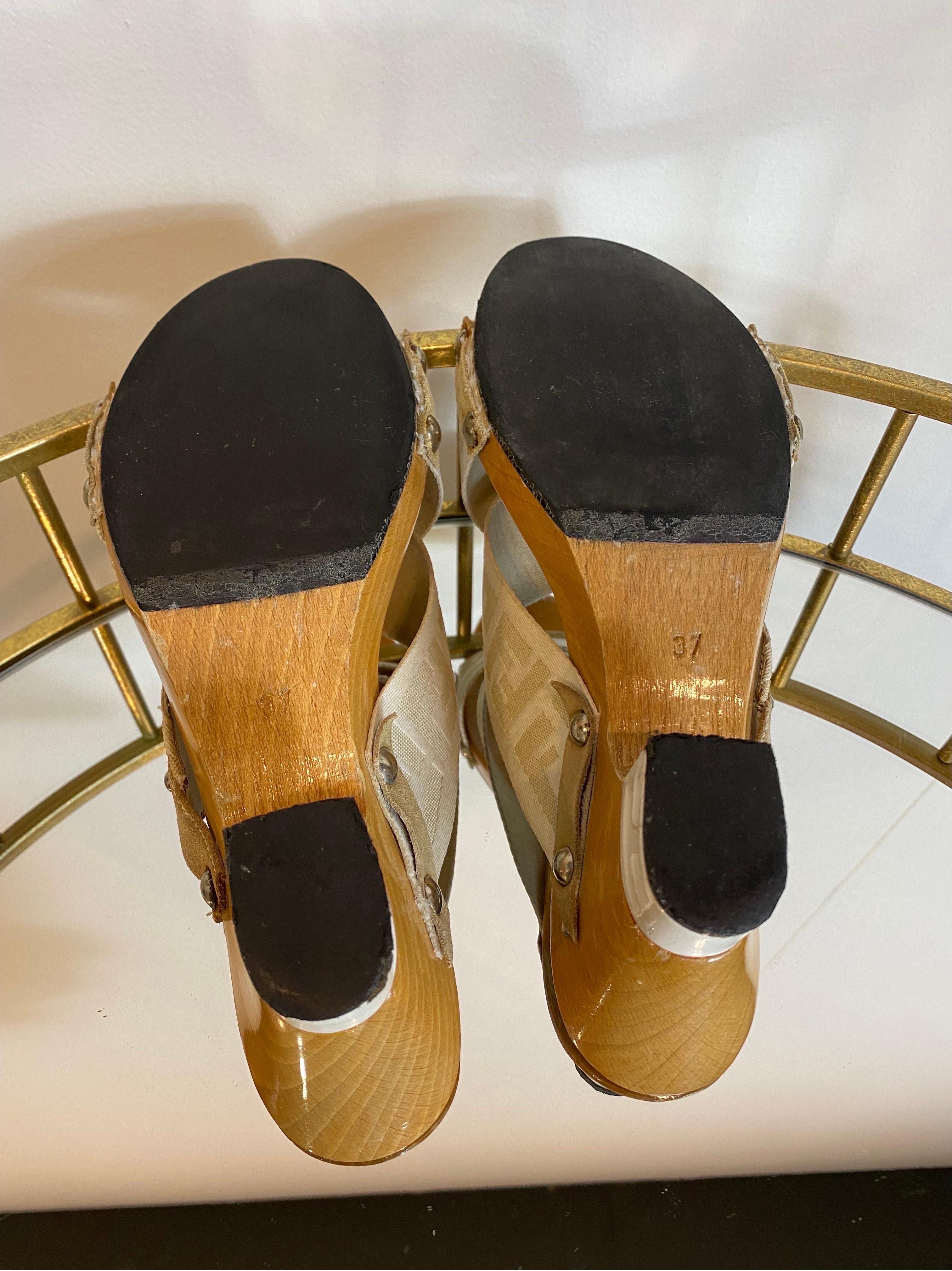 Mules Fendi con logo en venta 1
