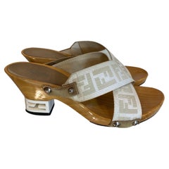 Mules Fendi con logo