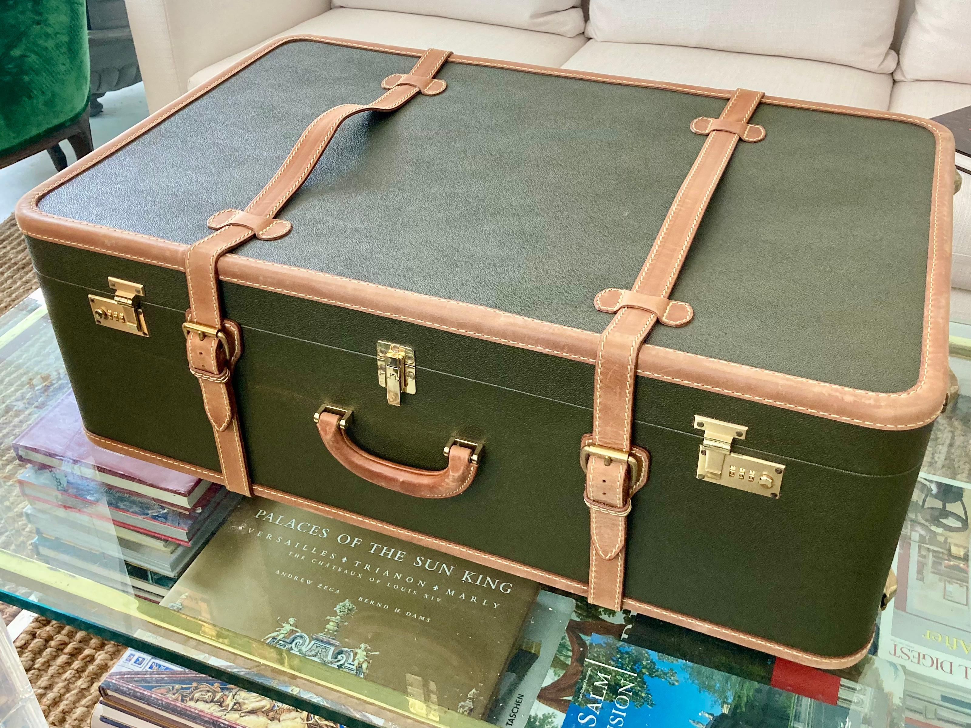 Mulholland Brothers Travel Trunk With Casters In Good Condition For Sale In Los Angeles, CA