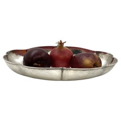 Bol de centre de table martelé en argent sterling de style Arts & Crafts de Mulholland