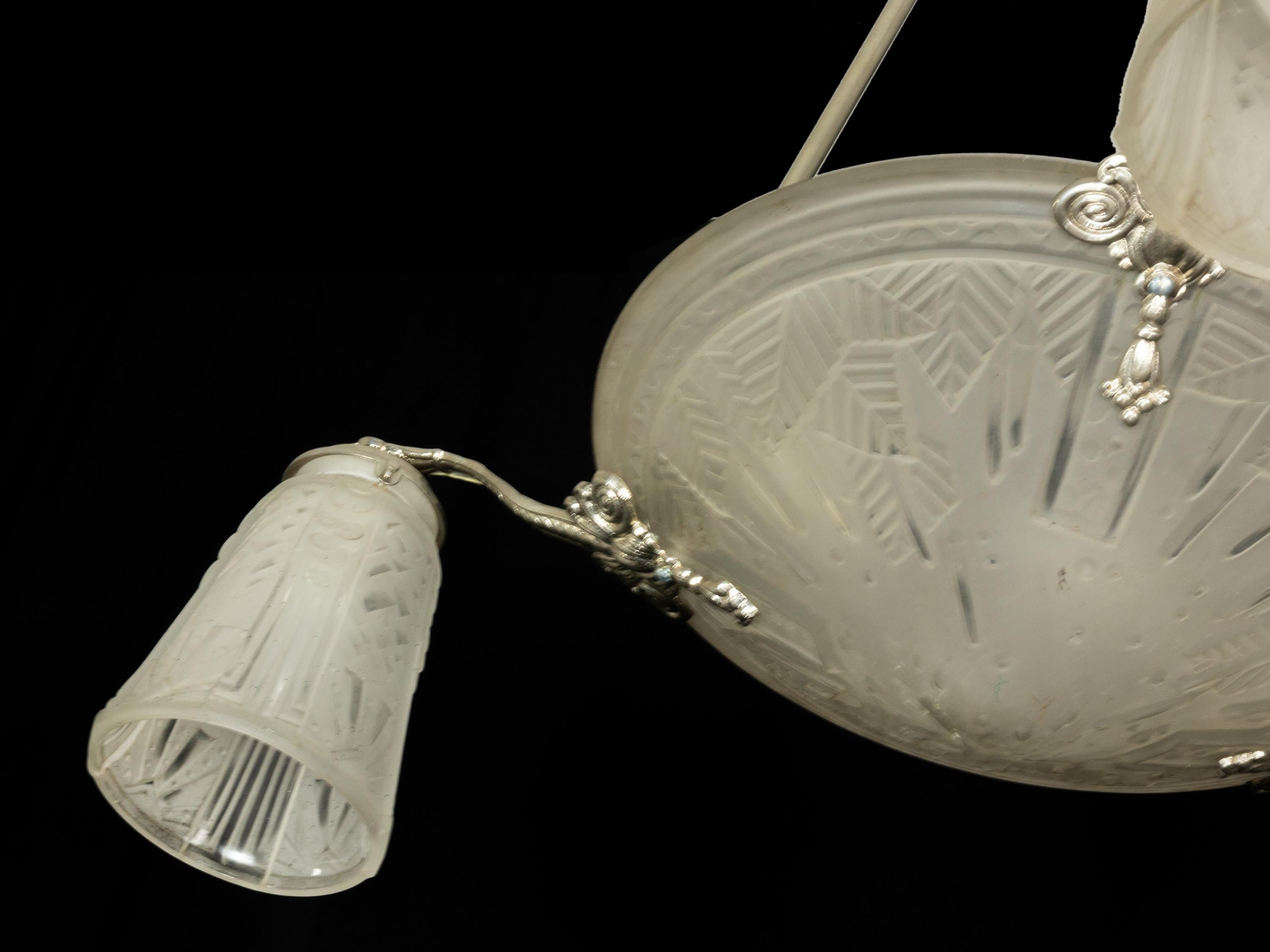 Lampada da soffitto in vetro bianco Art Deco di Muller, 20° secolo in vendita 2