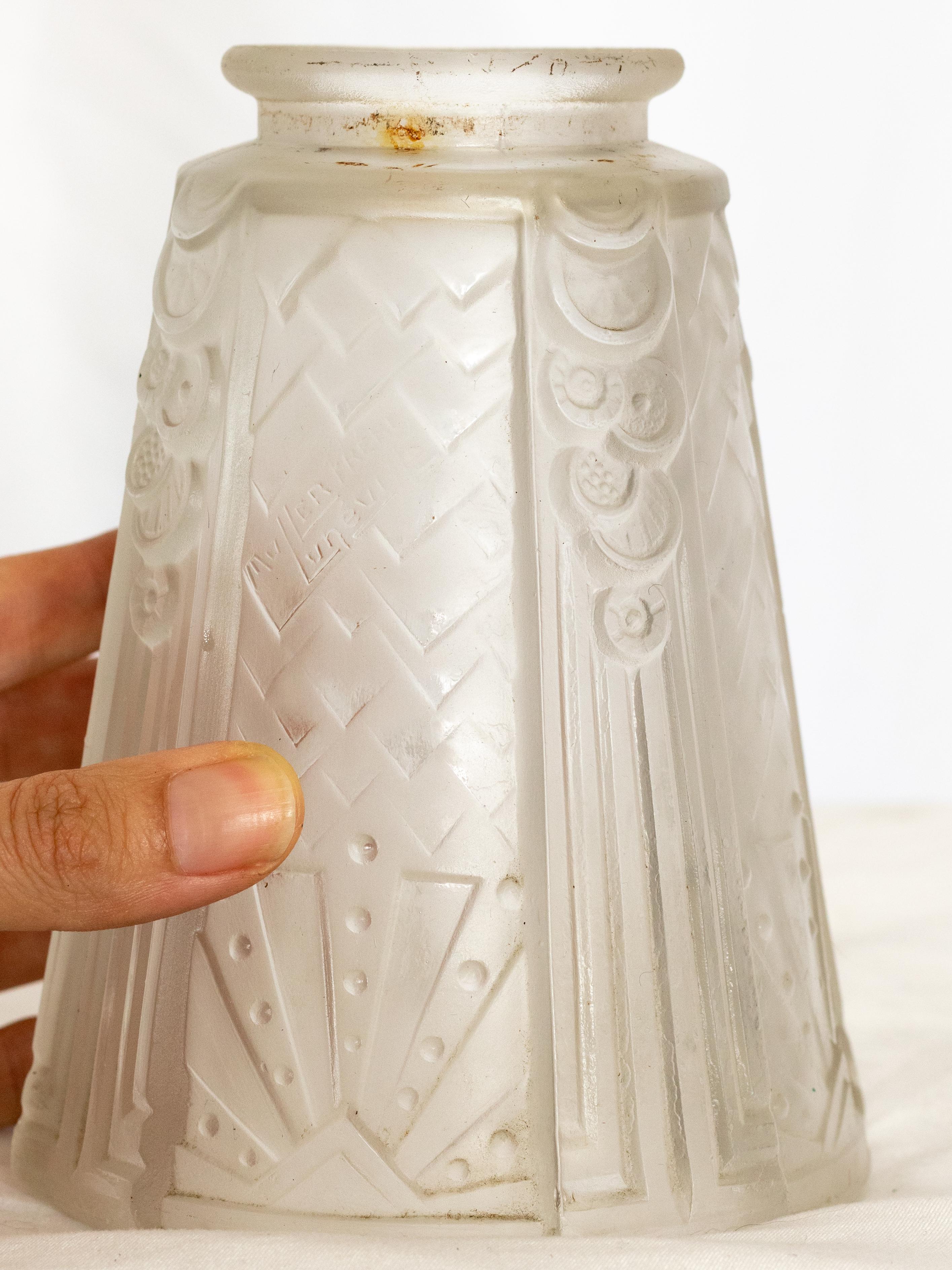 XX secolo Lampada da soffitto in vetro bianco Art Deco di Muller, 20° secolo in vendita