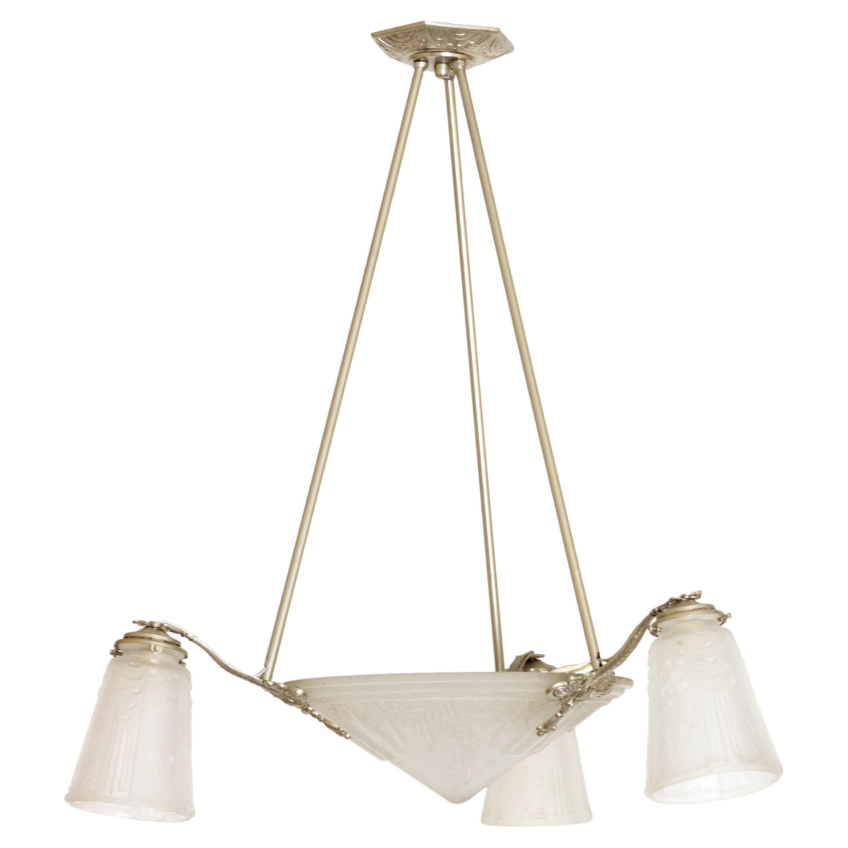 Lampada da soffitto in vetro bianco Art Deco di Muller, 20° secolo in vendita