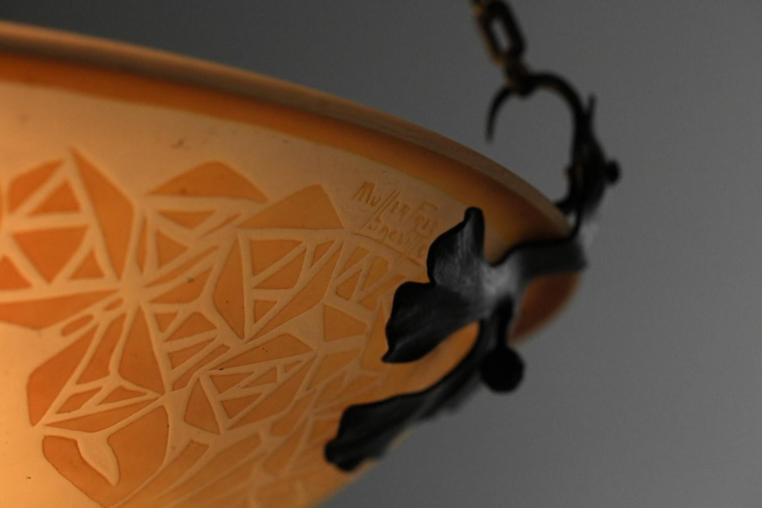 Art Deco hanging lamp from the 1930s by Muller Frère Luneville. Chandelier structure in patinated steel and acid-etched frosted glass bowl with floral decoration throughout. Beautiful vintage condition, with traces of use and age, particularly under