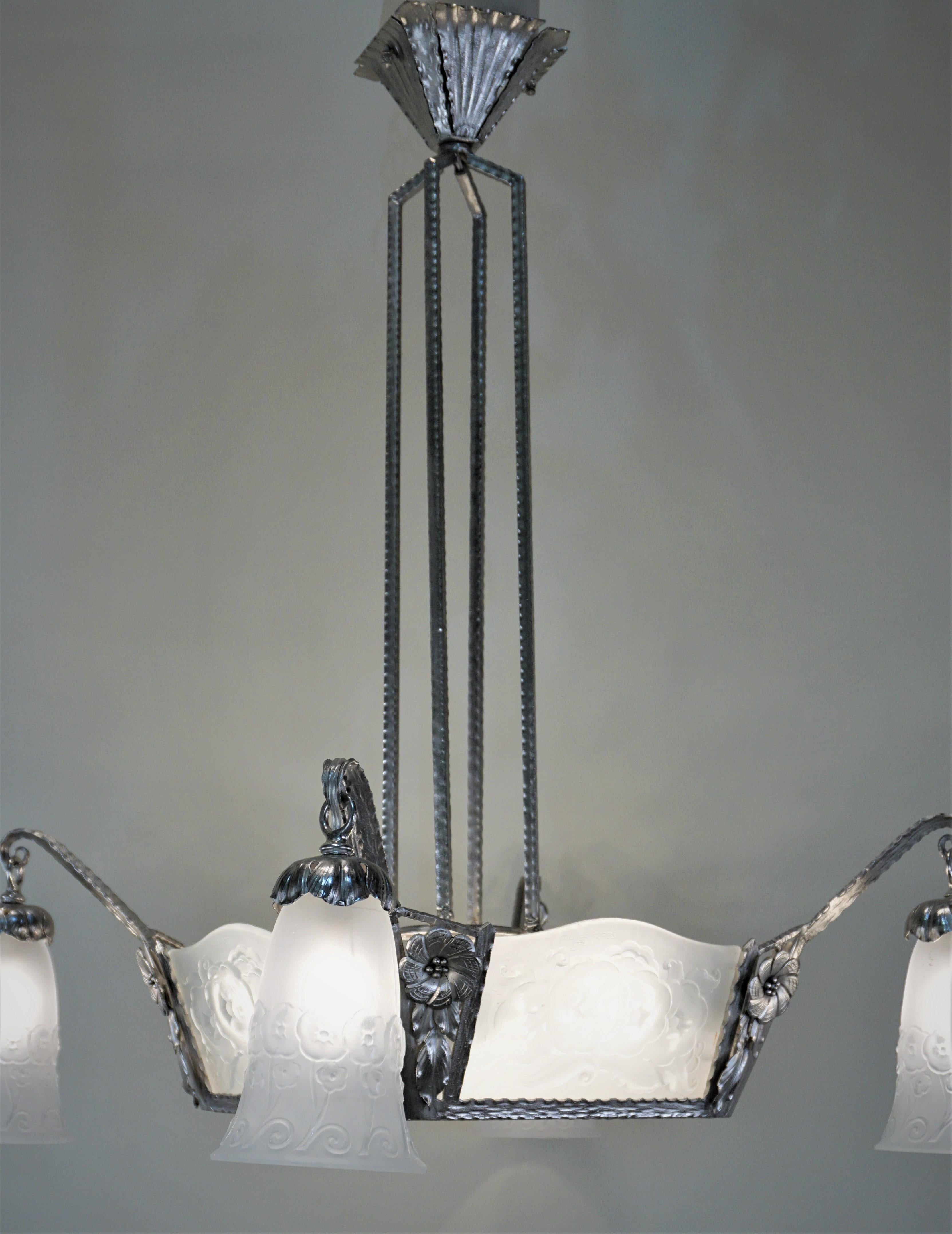This elegant art deco chandelier was designed and produced by Muller Freres in Luneville in the 1920s. It features four side molded clear frost glass with high light polished and four down light as well as center cut glass.
Total of 16 light 60