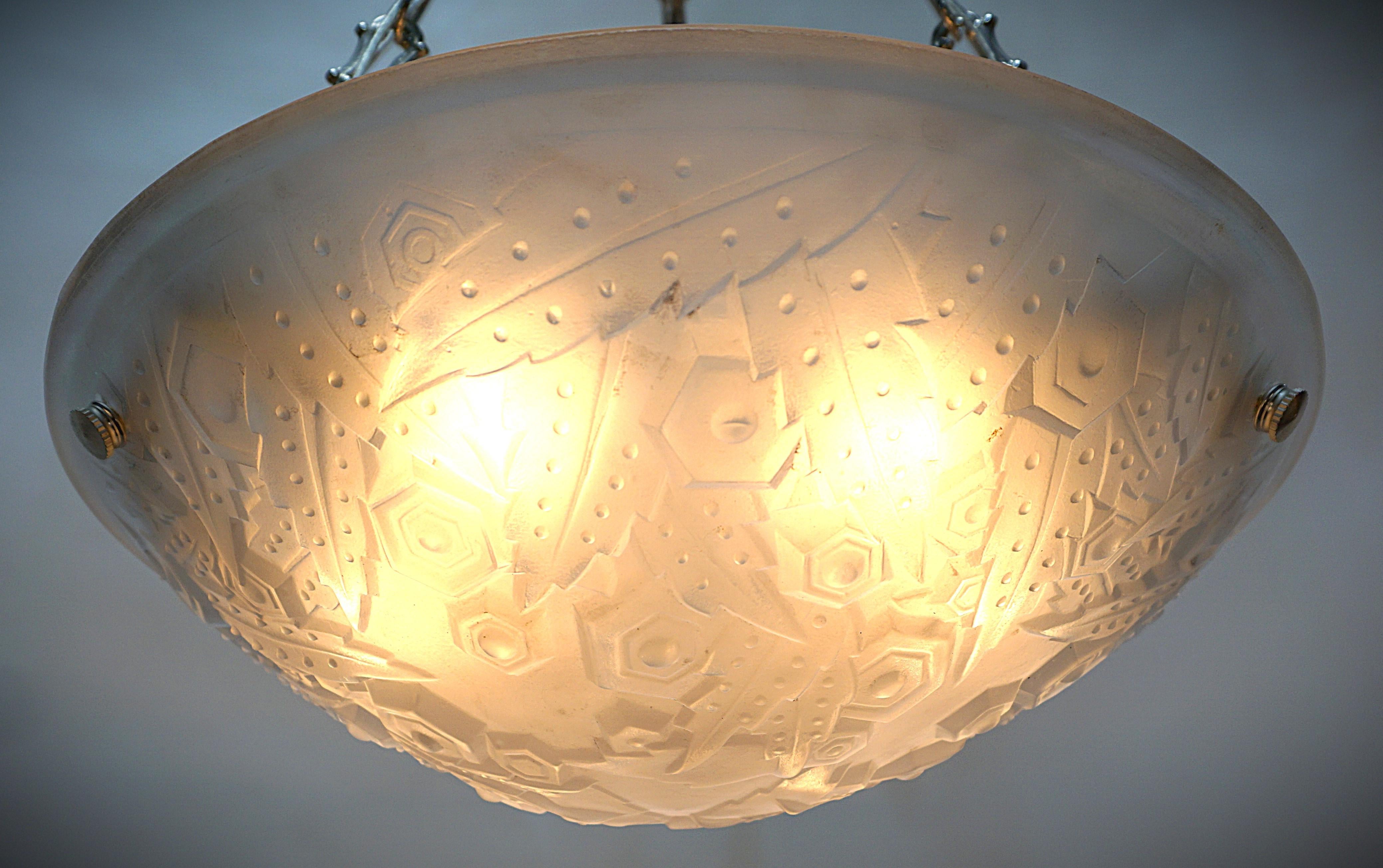 clear frost glass in geometric flora design, nickel on bronze hardware chandelier by Muller Freres.
Professionally rewired and ready for installation.
Six lights, 60 watts max each. 