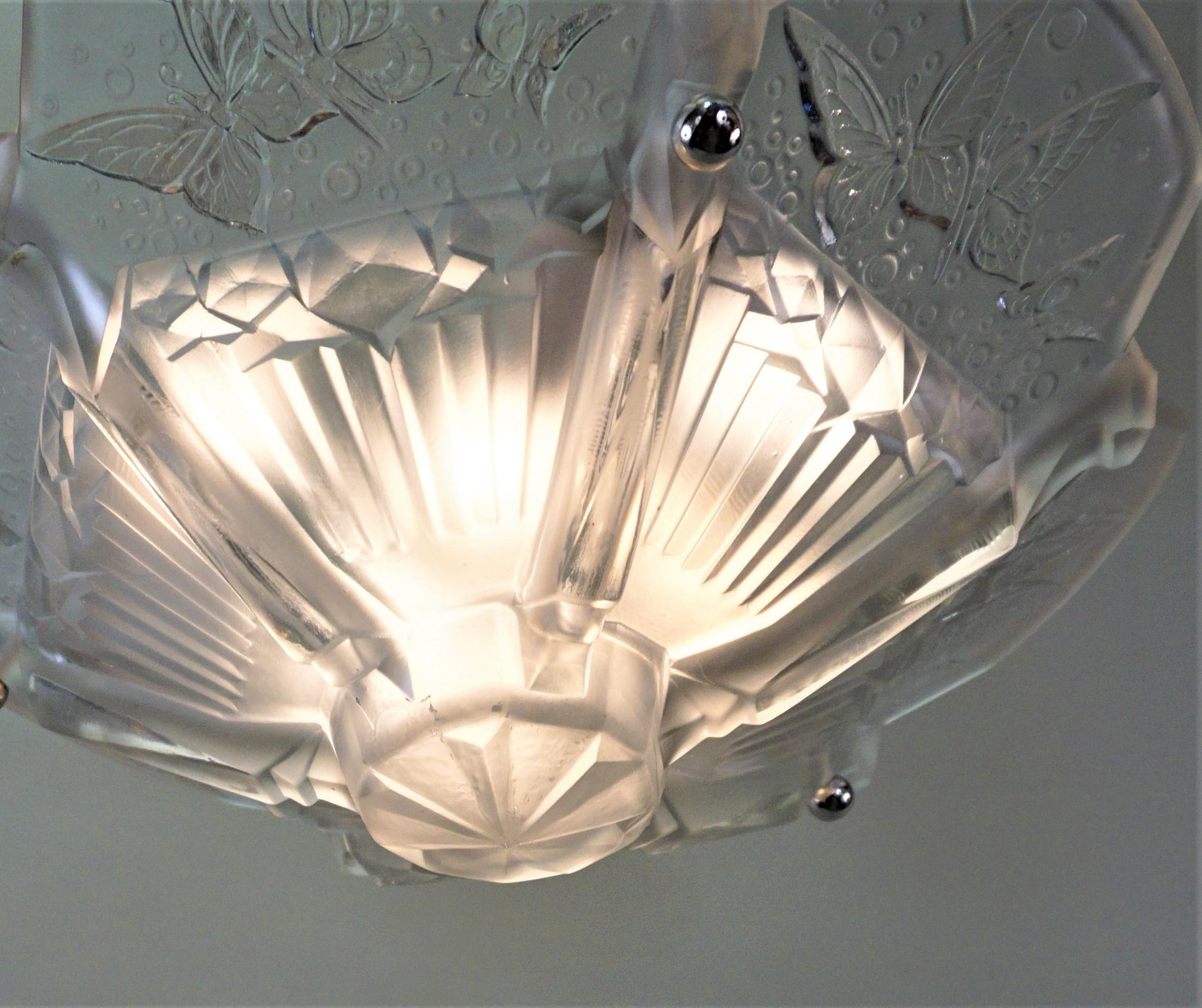 Beautiful butterfly design glass in clear frost glass and nickel on bronze hardware.
Six light 60 watt max each.