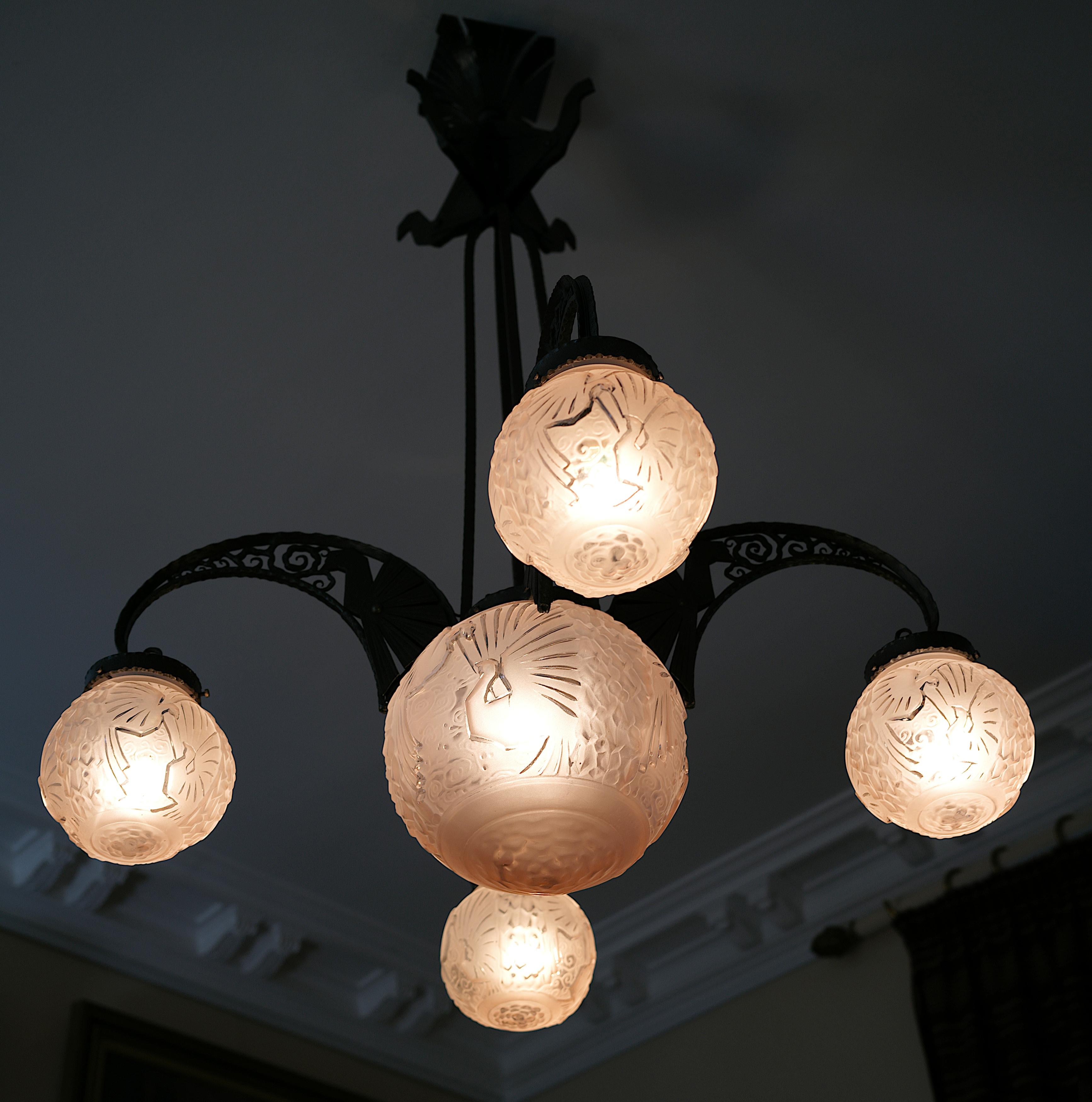 Muller Freres & Andre Kovacs Grande lampadario francese Art Déco rosa, 1920 in vendita 3