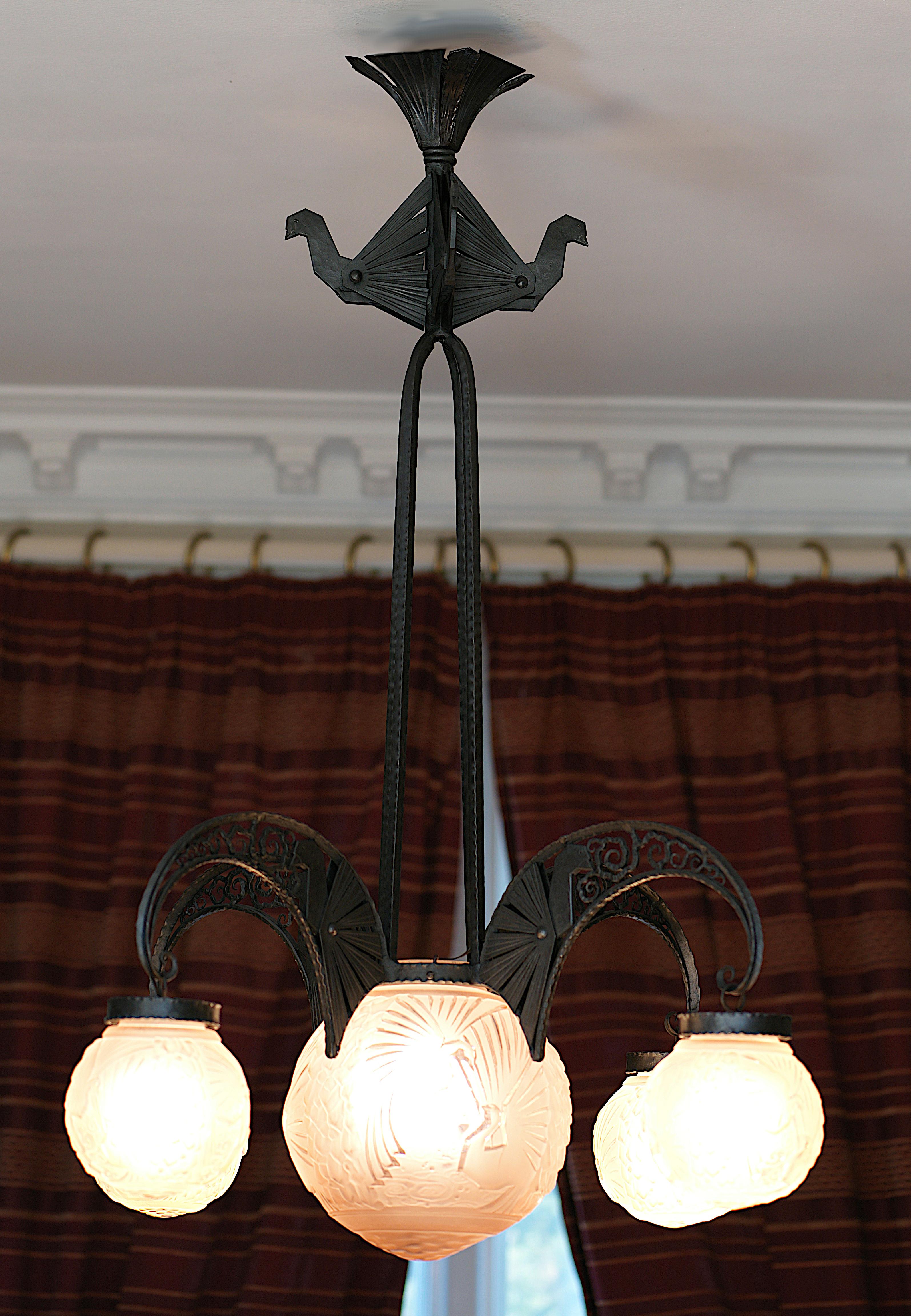 Satinato Muller Freres & Andre Kovacs Grande lampadario francese Art Déco rosa, 1920 in vendita