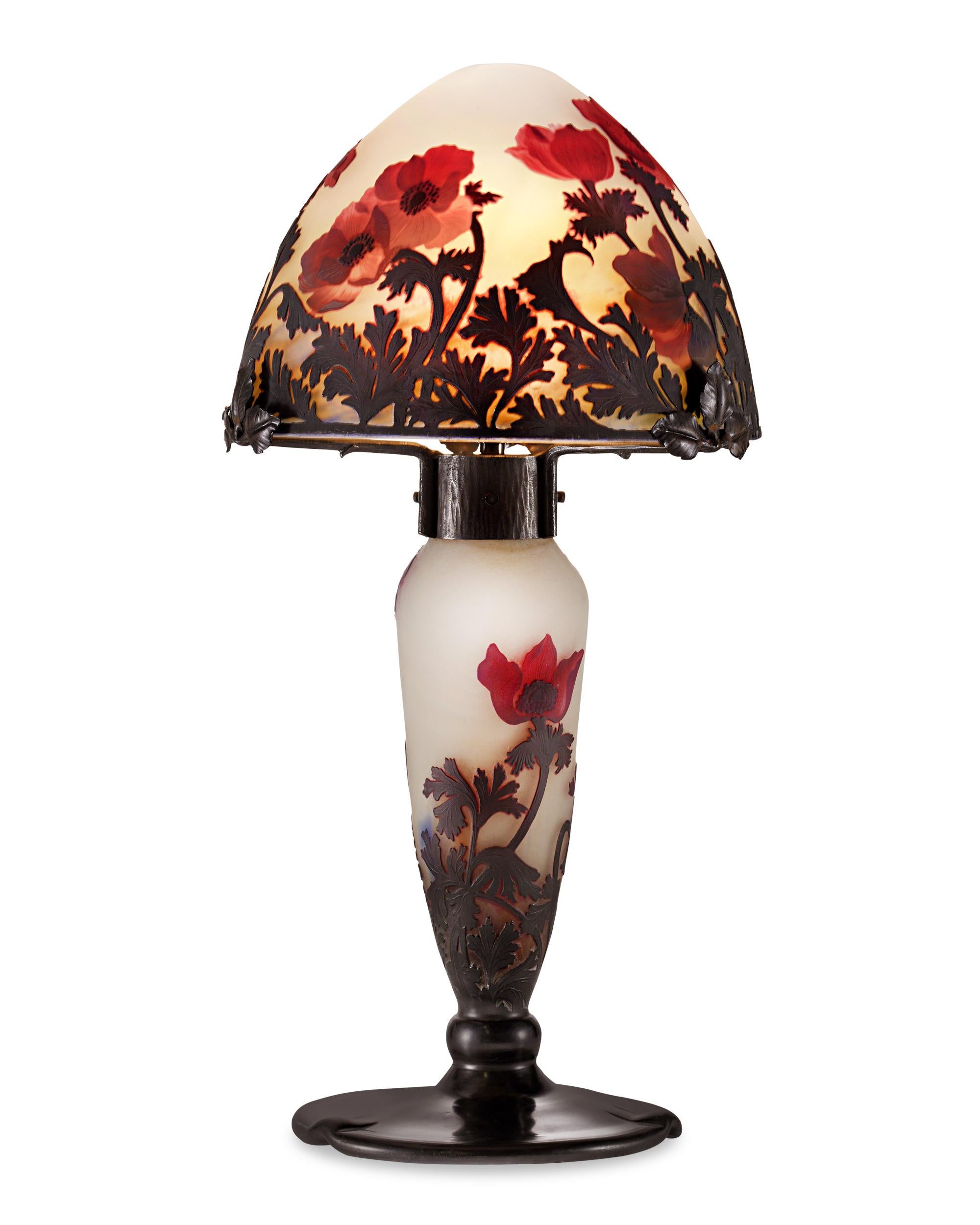 Art Nouveau Muller Fréres Anemone Cameo Glass Lamp