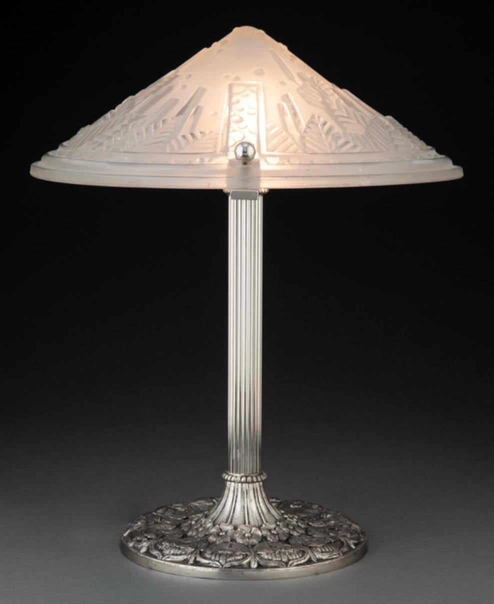 Muller Frères Art Deco Glass Shade on an Edward Miller & Co. Silvered Metal Tabl In Good Condition For Sale In Dallas, TX