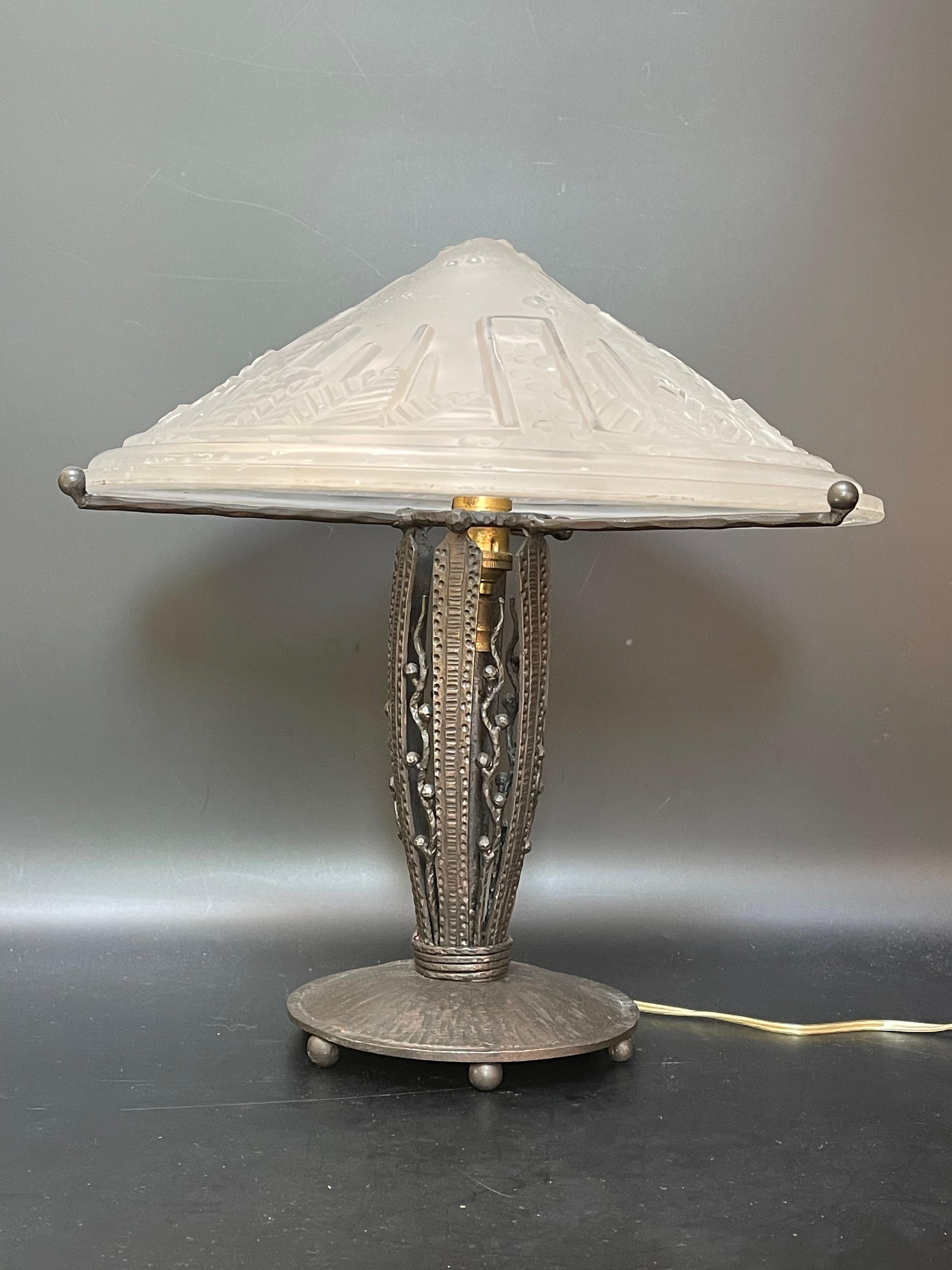 Hammered Muller Frères Art Deco Lamp