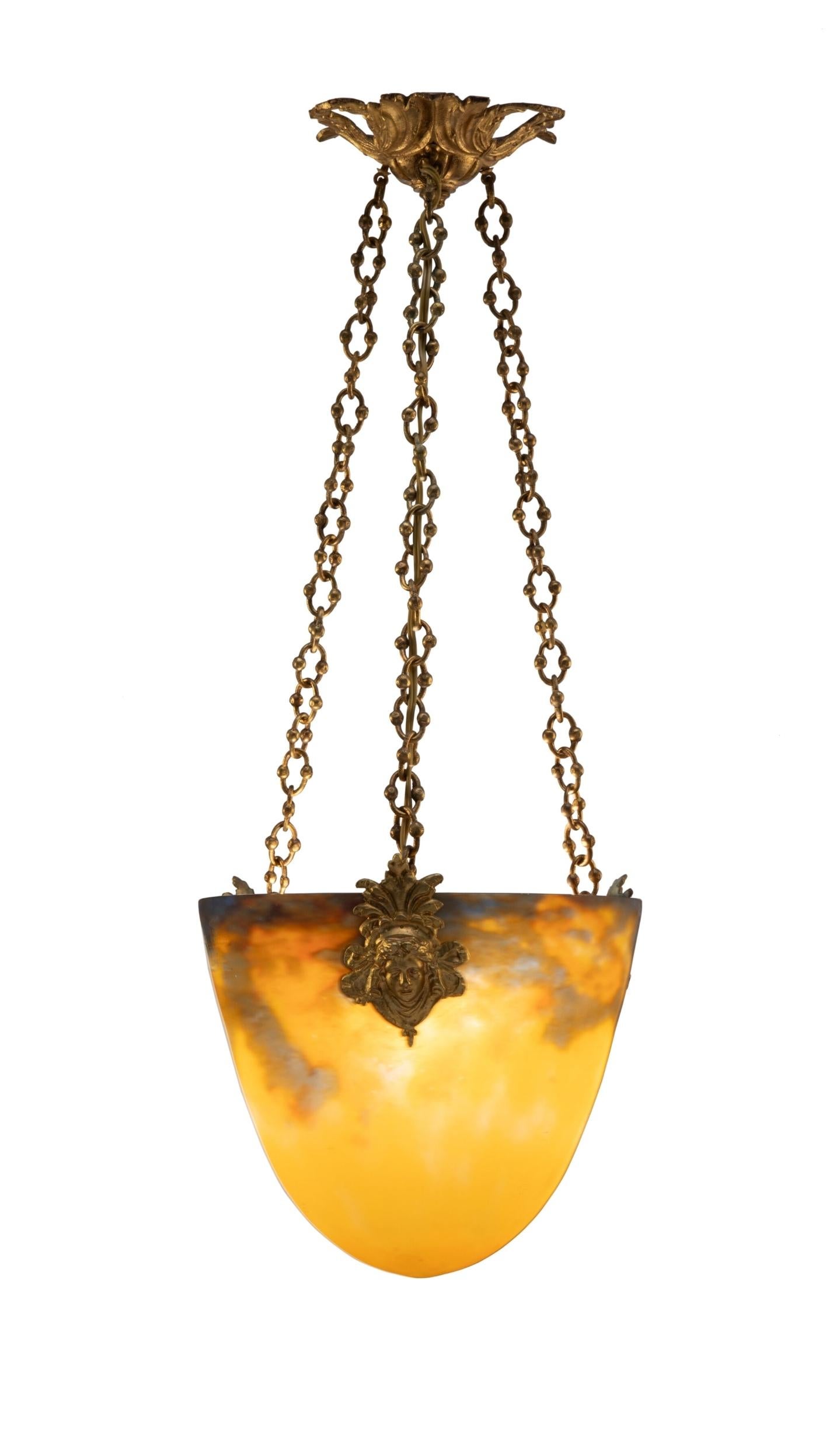 Francese Muller Frères Lampada a sospensione in vetro screziato e bronzo dorato Art Deco in vendita
