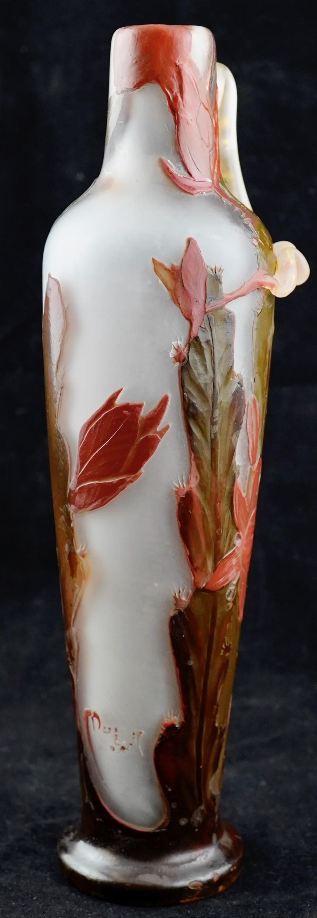 Sculpté I. Muller  Vase en verre camée de Frères, taillé à la roue et appliqué en vente