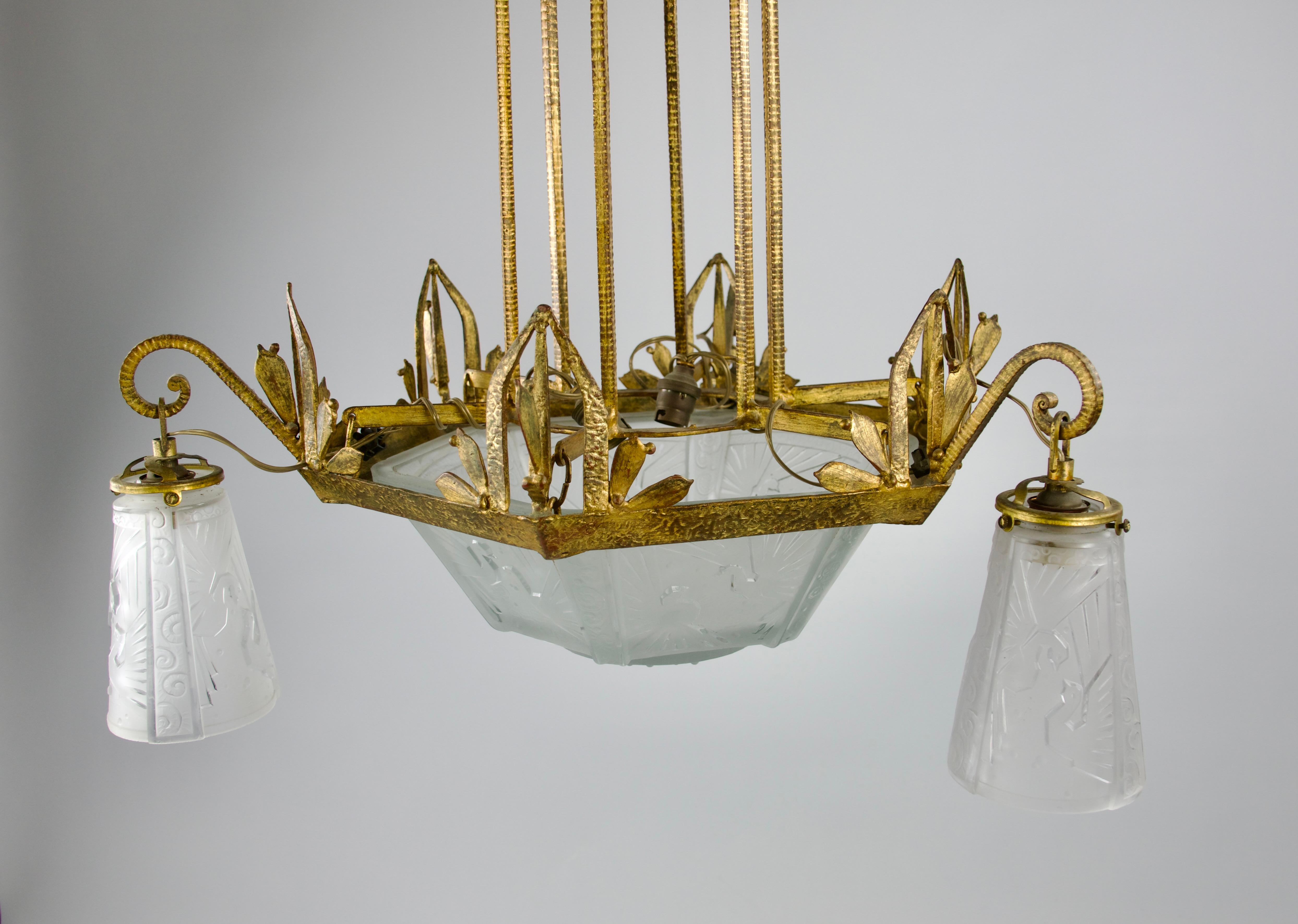 Muller Frères Chandelier, Gilt Frame and Peacock Motifs, French Art Deco For Sale 7