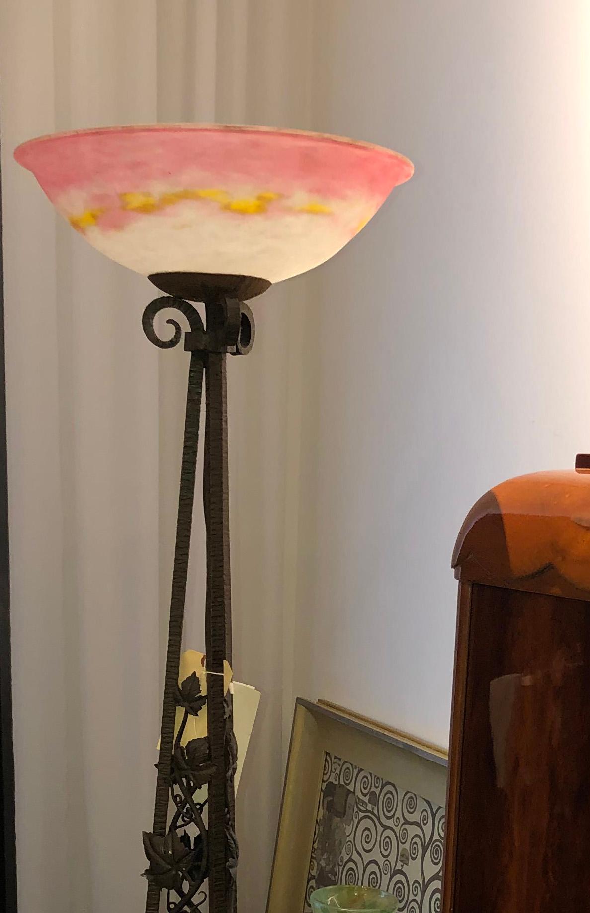 Verre Lampadaire Muller Frères en vente